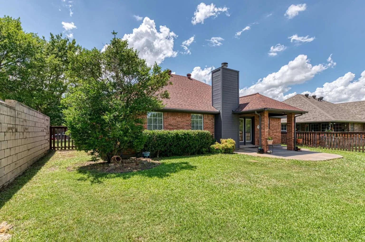 Single Family Residence For Sale in Denton County , 2720 Stephen Drive, Denton, Texas 76207, 3 Bedroom, 2 Bathroom, 2 Garage spaces, 1,365 Sqft, built in 1998, mls#21297714, Real Estate Agent in Denton, Homes For Sale in Denton county, Homes For Sale in Denton, Realtor in Denton Texas, Real Estate Brokerage Independent Realty Texas, Luminita Cordes Realtor