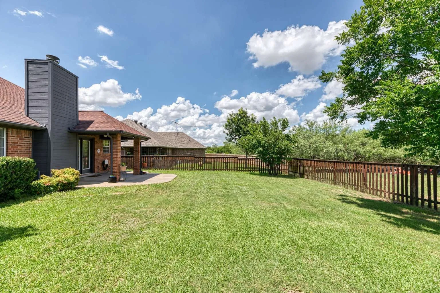 Single Family Residence For Sale in Denton County , 2720 Stephen Drive, Denton, Texas 76207, 3 Bedroom, 2 Bathroom, 2 Garage spaces, 1,365 Sqft, built in 1998, mls#21297714, Real Estate Agent in Denton, Homes For Sale in Denton county, Homes For Sale in Denton, Realtor in Denton Texas, Real Estate Brokerage Independent Realty Texas, Luminita Cordes Realtor