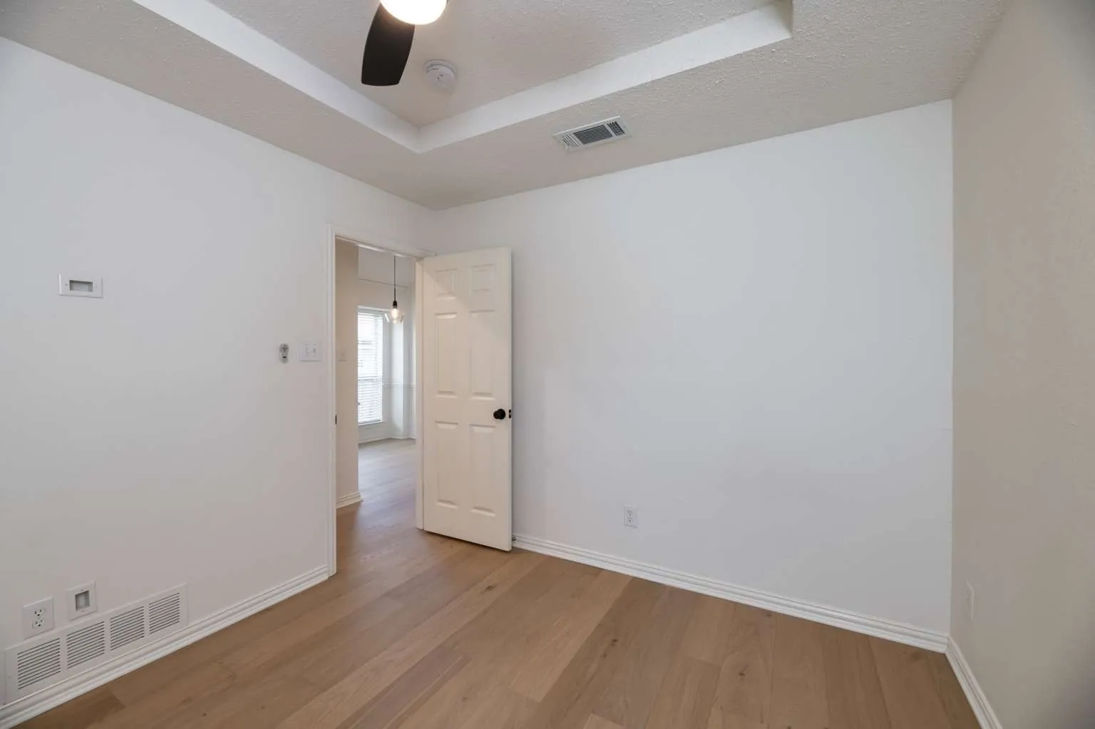 Single Family Residence For Sale in Denton County , 2720 Stephen Drive, Denton, Texas 76207, 3 Bedroom, 2 Bathroom, 2 Garage spaces, 1,365 Sqft, built in 1998, mls#21297714, Real Estate Agent in Denton, Homes For Sale in Denton county, Homes For Sale in Denton, Realtor in Denton Texas, Real Estate Brokerage Independent Realty Texas, Luminita Cordes Realtor