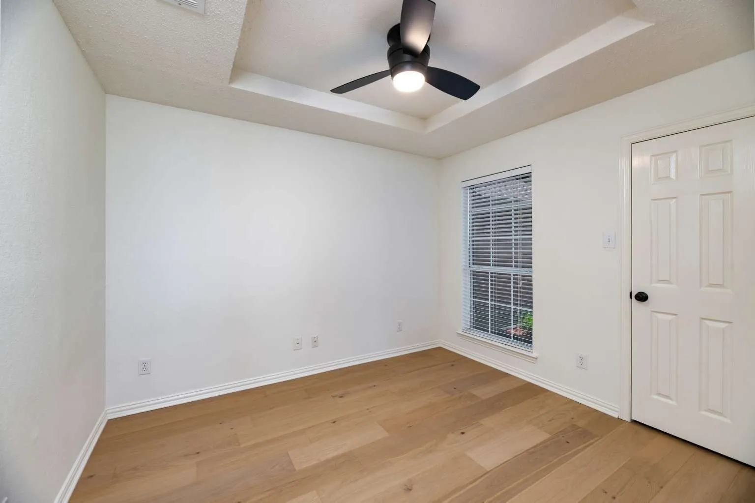 Single Family Residence For Sale in Denton County , 2720 Stephen Drive, Denton, Texas 76207, 3 Bedroom, 2 Bathroom, 2 Garage spaces, 1,365 Sqft, built in 1998, mls#21297714, Real Estate Agent in Denton, Homes For Sale in Denton county, Homes For Sale in Denton, Realtor in Denton Texas, Real Estate Brokerage Independent Realty Texas, Luminita Cordes Realtor