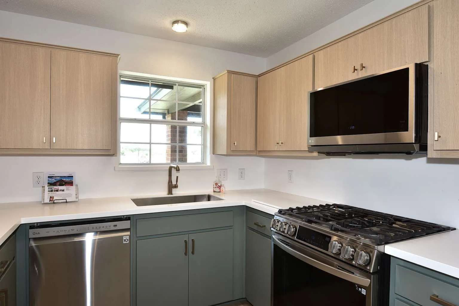 Single Family Residence For Sale in Denton County , 2720 Stephen Drive, Denton, Texas 76207, 3 Bedroom, 2 Bathroom, 2 Garage spaces, 1,365 Sqft, built in 1998, mls#21297714, Real Estate Agent in Denton, Homes For Sale in Denton county, Homes For Sale in Denton, Realtor in Denton Texas, Real Estate Brokerage Independent Realty Texas, Luminita Cordes Realtor