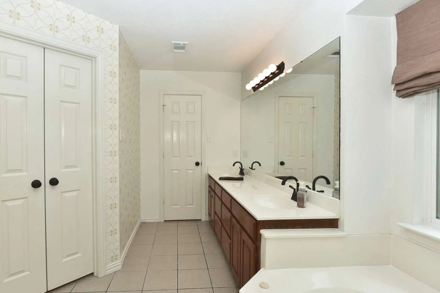 Single Family Residence For Sale in Denton County , 2720 Stephen Drive, Denton, Texas 76207, 3 Bedroom, 2 Bathroom, 2 Garage spaces, 1,365 Sqft, built in 1998, mls#21297714, Real Estate Agent in Denton, Homes For Sale in Denton county, Homes For Sale in Denton, Realtor in Denton Texas, Real Estate Brokerage Independent Realty Texas, Luminita Cordes Realtor