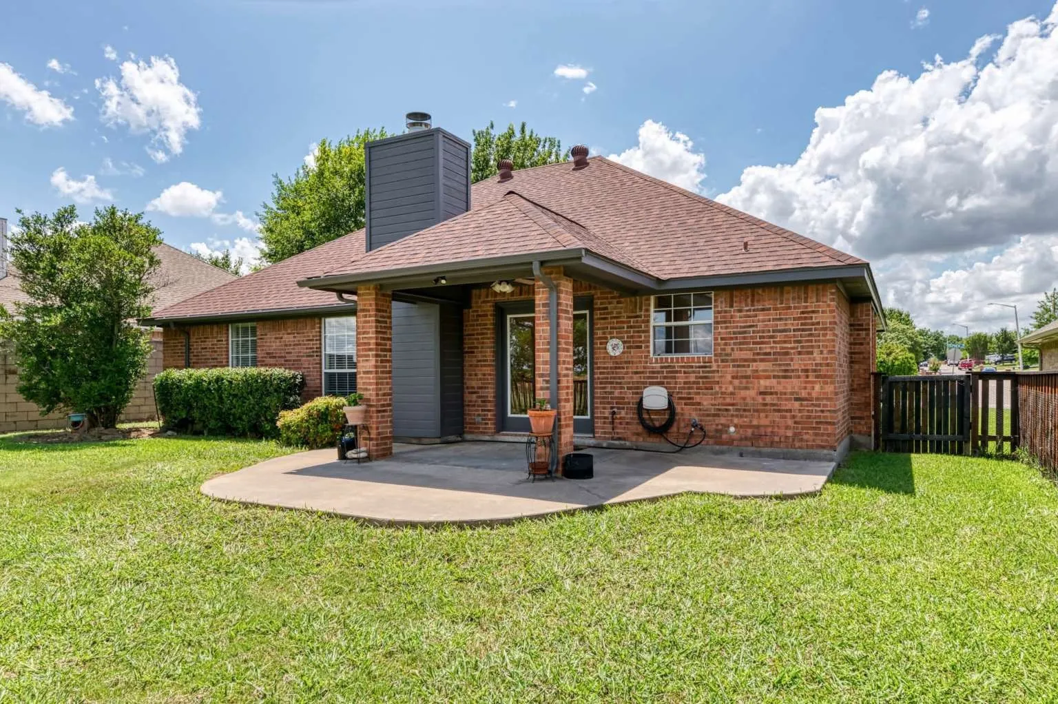Single Family Residence For Sale in Denton County , 2720 Stephen Drive, Denton, Texas 76207, 3 Bedroom, 2 Bathroom, 2 Garage spaces, 1,365 Sqft, built in 1998, mls#21297714, Real Estate Agent in Denton, Homes For Sale in Denton county, Homes For Sale in Denton, Realtor in Denton Texas, Real Estate Brokerage Independent Realty Texas, Luminita Cordes Realtor