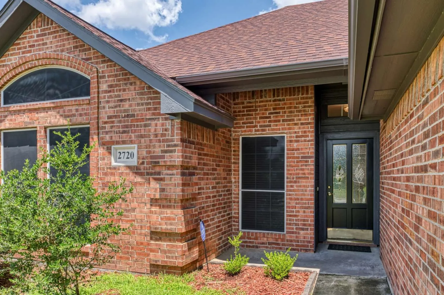 Single Family Residence For Sale in Denton County , 2720 Stephen Drive, Denton, Texas 76207, 3 Bedroom, 2 Bathroom, 2 Garage spaces, 1,365 Sqft, built in 1998, mls#21297714, Real Estate Agent in Denton, Homes For Sale in Denton county, Homes For Sale in Denton, Realtor in Denton Texas, Real Estate Brokerage Independent Realty Texas, Luminita Cordes Realtor