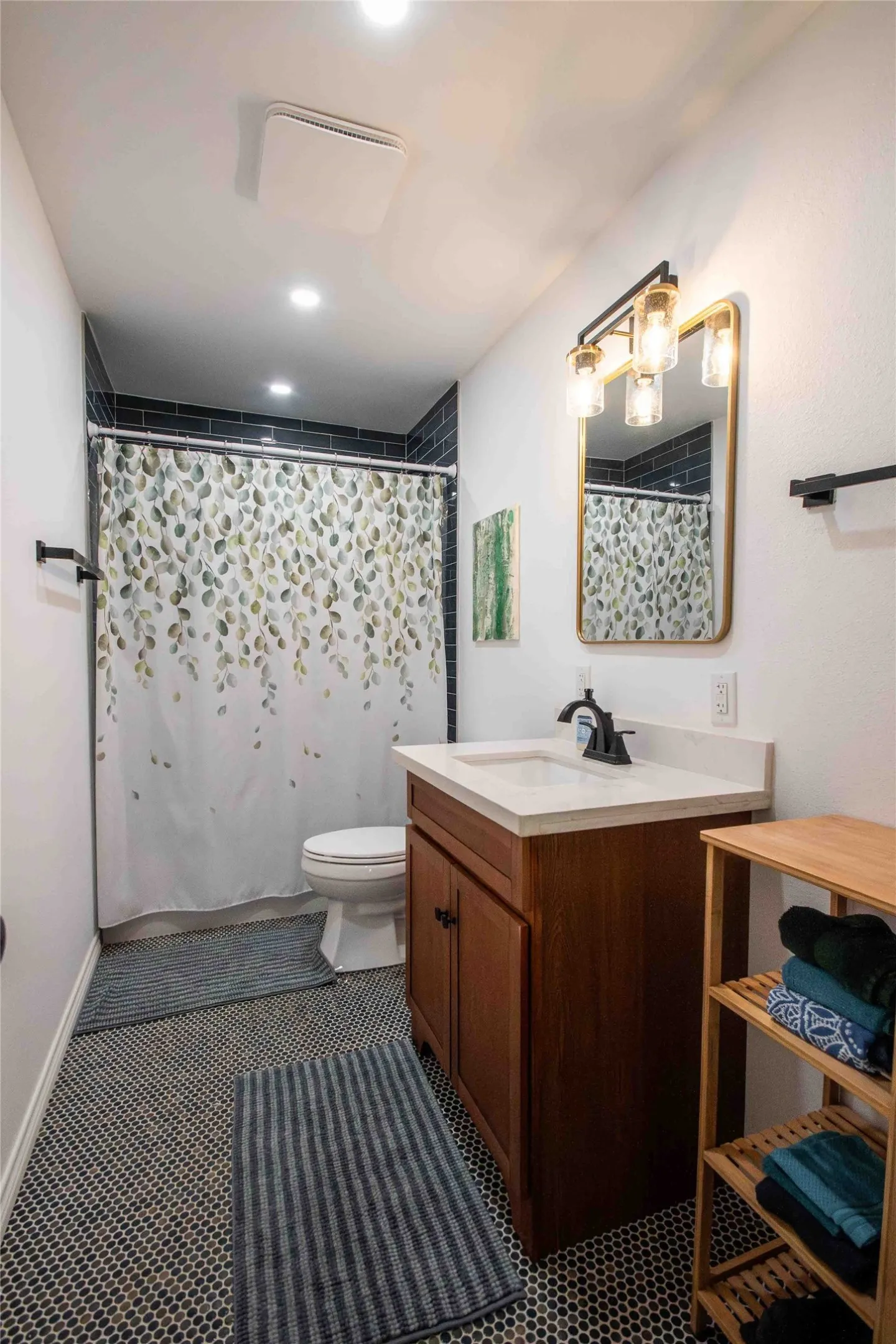 Guest bathroom with shower and tub combo