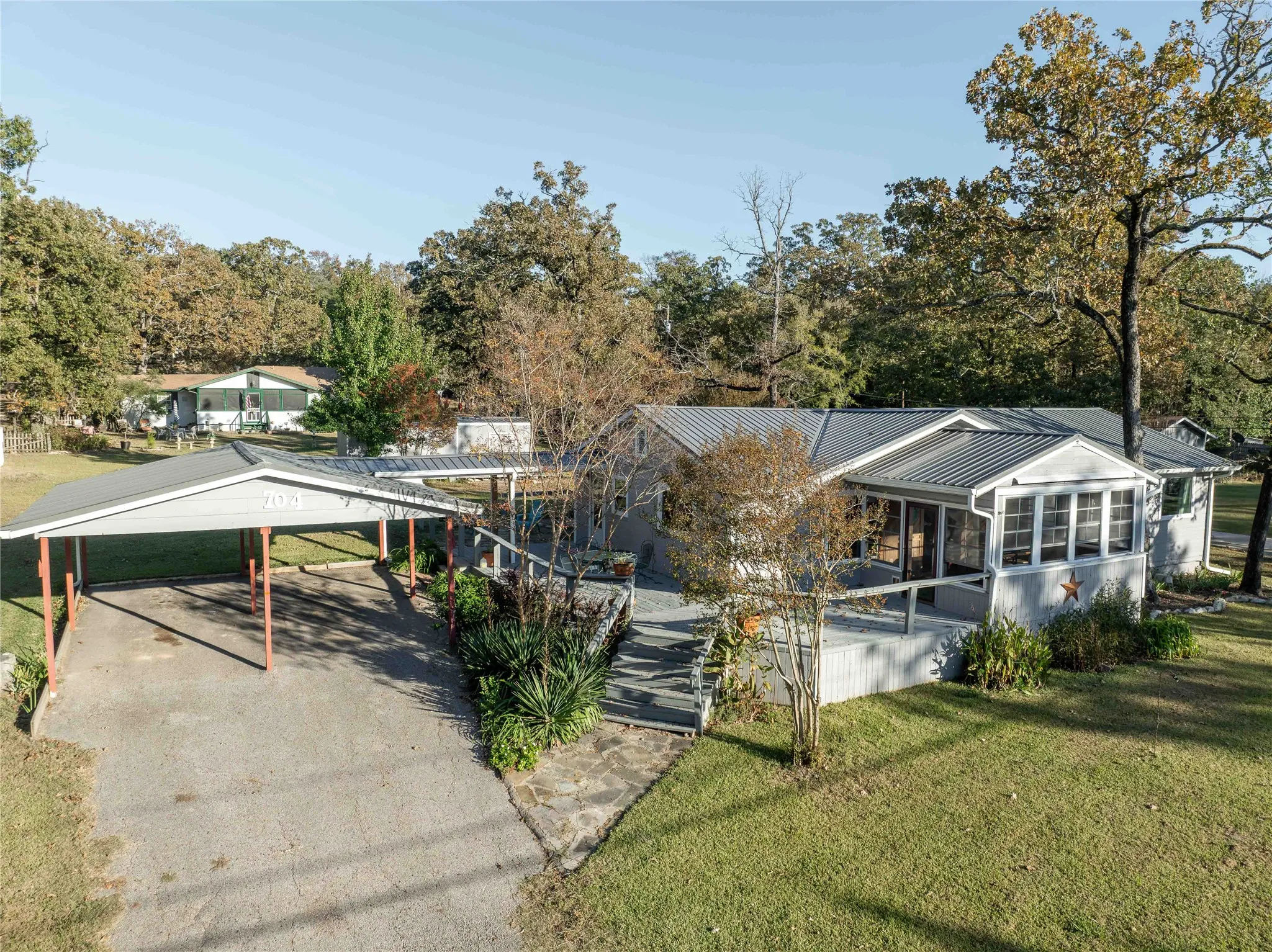 Single Family Residence For Sale in Van Zandt County , 704 Callender Lake Drive, Murchison, Texas 75778, 2 Bedroom, 2 Bathroom, Garage spaces, 1,830 Sqft, built in 1980, Price $349,000, mls#21297196, Real Estate Agent in Murchison, Homes For Sale in Van Zandt county, Homes For Sale in Murchison, Realtor in Murchison Texas, Real Estate Brokerage Independent Realty Texas, Luminita Cordes Realtor