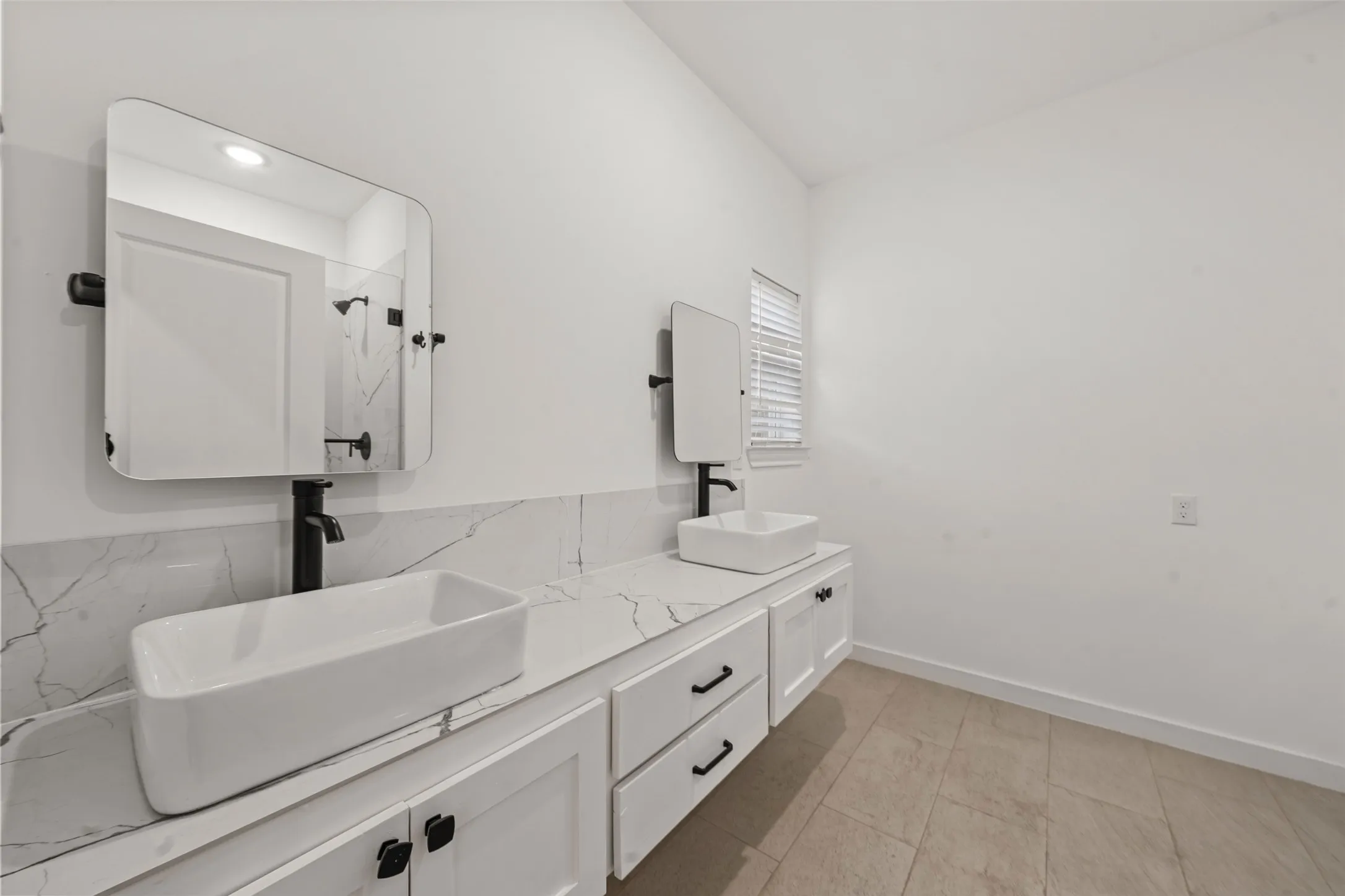 Single Family Residence For Sale in Mc Lennan County , 824 Hubert Street, Waco, Texas 76704, 3 Bedroom, 2 Bathroom, 1 Garage spaces, 1,819 Sqft, built in 2022, mls#21297078, Real Estate Agent in Waco, Homes For Sale in Mc Lennan county, Homes For Sale in Waco, Realtor in Waco Texas, Real Estate Brokerage Independent Realty Texas, Luminita Cordes Realtor