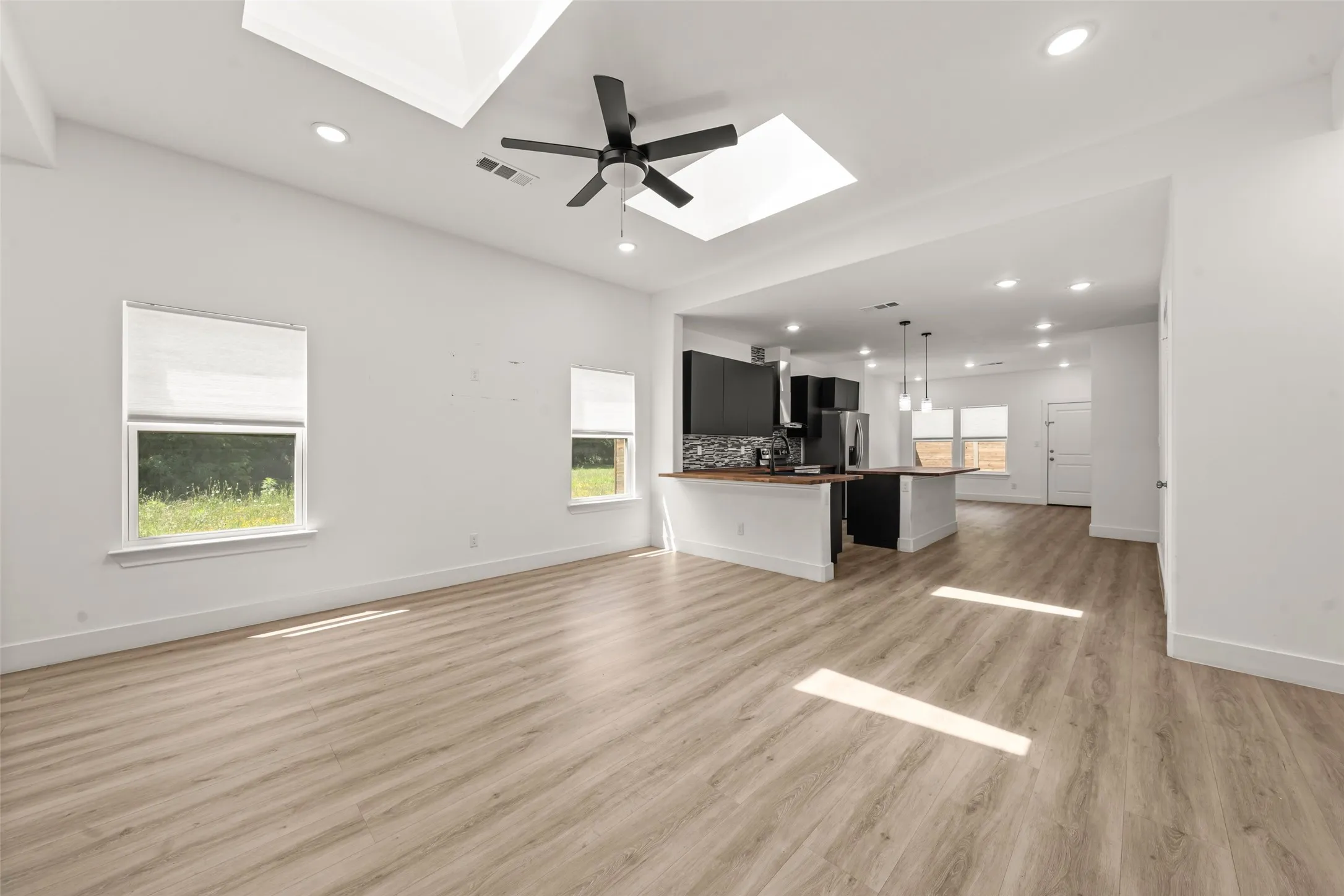 Single Family Residence For Sale in Mc Lennan County , 824 Hubert Street, Waco, Texas 76704, 3 Bedroom, 2 Bathroom, 1 Garage spaces, 1,819 Sqft, built in 2022, mls#21297078, Real Estate Agent in Waco, Homes For Sale in Mc Lennan county, Homes For Sale in Waco, Realtor in Waco Texas, Real Estate Brokerage Independent Realty Texas, Luminita Cordes Realtor