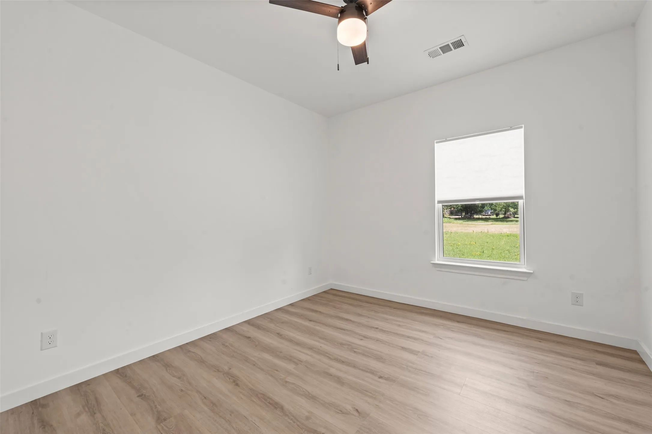 Single Family Residence For Sale in Mc Lennan County , 824 Hubert Street, Waco, Texas 76704, 3 Bedroom, 2 Bathroom, 1 Garage spaces, 1,819 Sqft, built in 2022, mls#21297078, Real Estate Agent in Waco, Homes For Sale in Mc Lennan county, Homes For Sale in Waco, Realtor in Waco Texas, Real Estate Brokerage Independent Realty Texas, Luminita Cordes Realtor