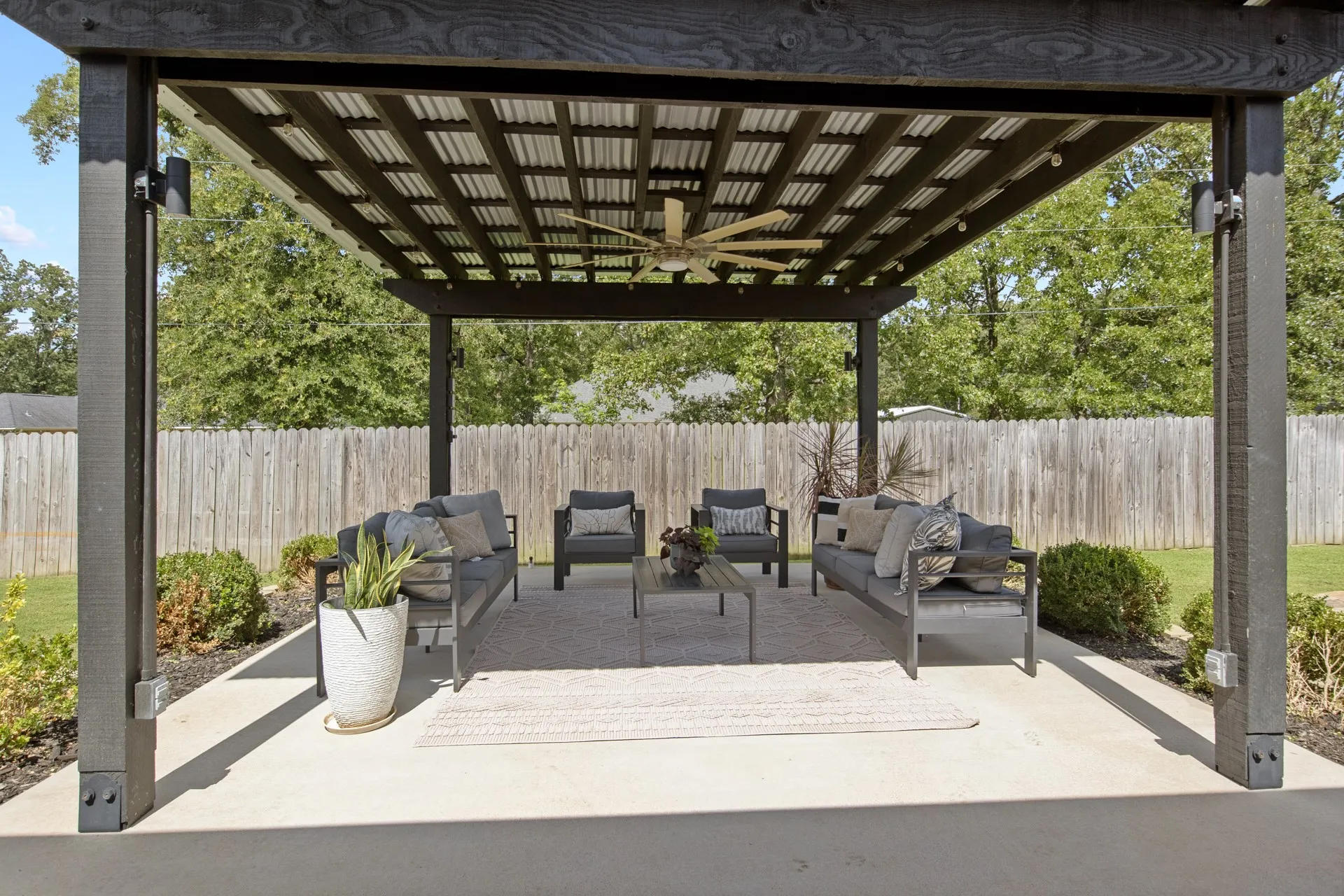 Single Family Residence For Sale in Titus County , 2729 Stone Briar, Mt Pleasant, Texas 75455, 3 Bedroom, 2 Bathroom, 2 Garage spaces, 2,226 Sqft, built in 2018, mls#21296398, Real Estate Agent in Mt Pleasant, Homes For Sale in Titus county, Homes For Sale in Mt Pleasant, Realtor in Mt Pleasant Texas, Real Estate Brokerage Independent Realty Texas, Luminita Cordes Realtor