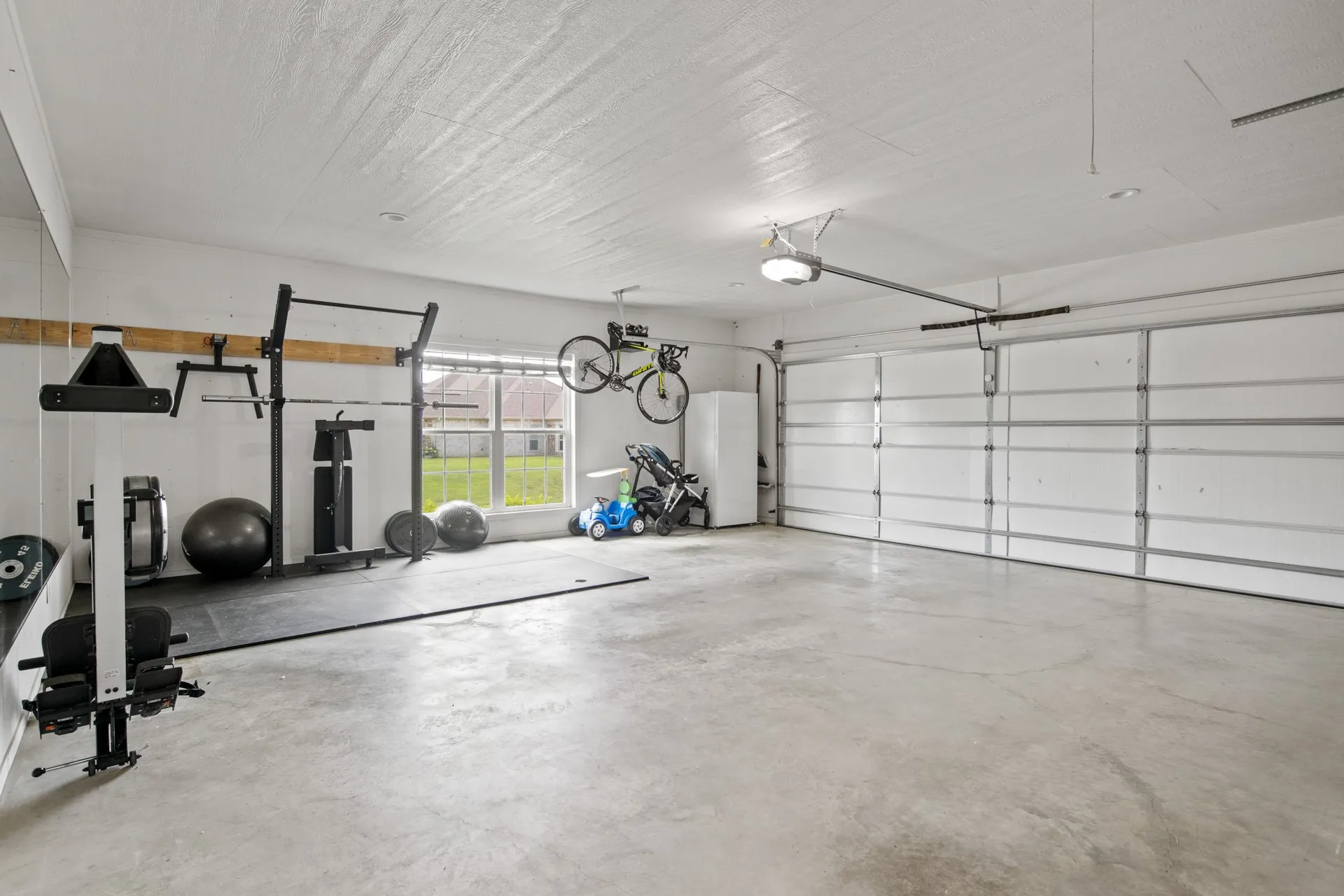 Single Family Residence For Sale in Titus County , 2729 Stone Briar, Mt Pleasant, Texas 75455, 3 Bedroom, 2 Bathroom, 2 Garage spaces, 2,226 Sqft, built in 2018, mls#21296398, Real Estate Agent in Mt Pleasant, Homes For Sale in Titus county, Homes For Sale in Mt Pleasant, Realtor in Mt Pleasant Texas, Real Estate Brokerage Independent Realty Texas, Luminita Cordes Realtor