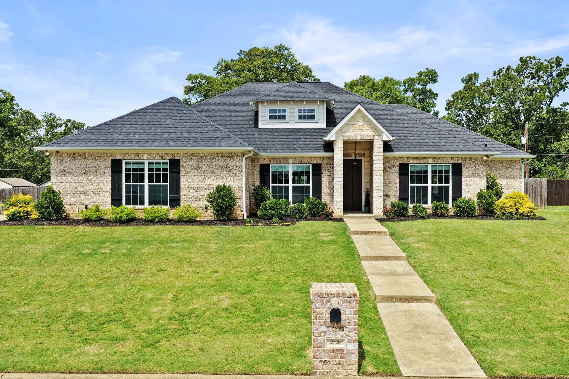 Single Family Residence For Sale in Titus County , 2729 Stone Briar, Mt Pleasant, Texas 75455, 3 Bedroom, 2 Bathroom, 2 Garage spaces, 2,226 Sqft, built in 2018, mls#21296398, Real Estate Agent in Mt Pleasant, Homes For Sale in Titus county, Homes For Sale in Mt Pleasant, Realtor in Mt Pleasant Texas, Real Estate Brokerage Independent Realty Texas, Luminita Cordes Realtor
