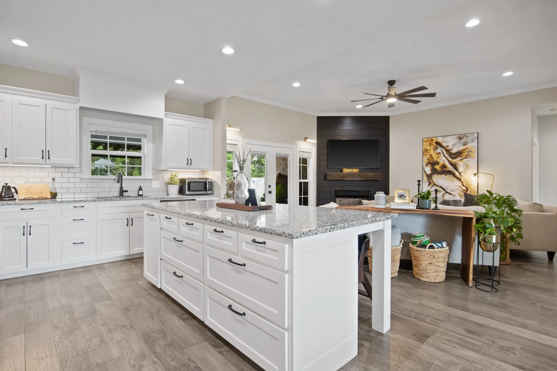 Single Family Residence For Sale in Titus County , 2729 Stone Briar, Mt Pleasant, Texas 75455, 3 Bedroom, 2 Bathroom, 2 Garage spaces, 2,226 Sqft, built in 2018, mls#21296398, Real Estate Agent in Mt Pleasant, Homes For Sale in Titus county, Homes For Sale in Mt Pleasant, Realtor in Mt Pleasant Texas, Real Estate Brokerage Independent Realty Texas, Luminita Cordes Realtor
