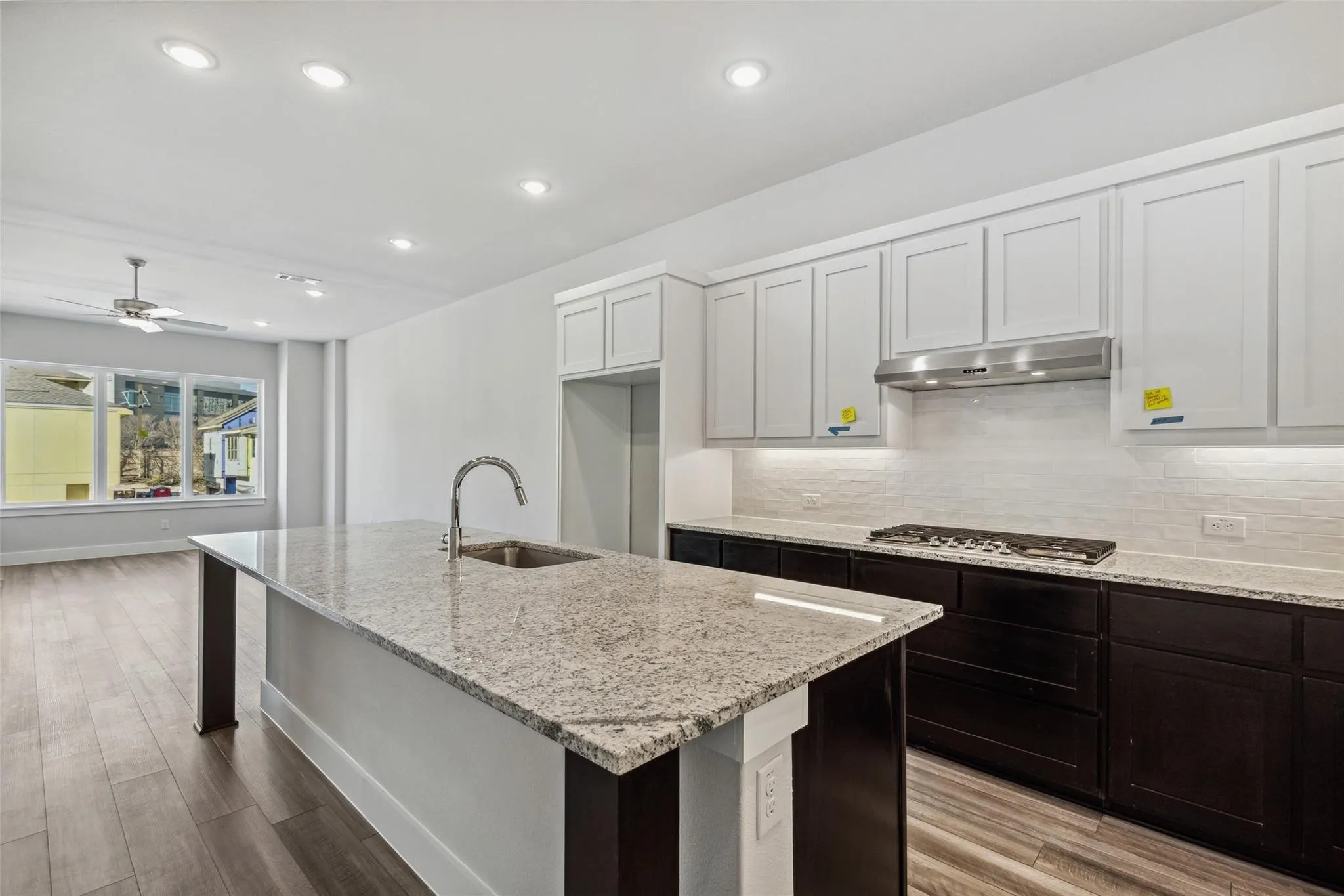 SPACIOUS ISLAND FOR  CASUAL DINING OR EASY ENTERTAINING