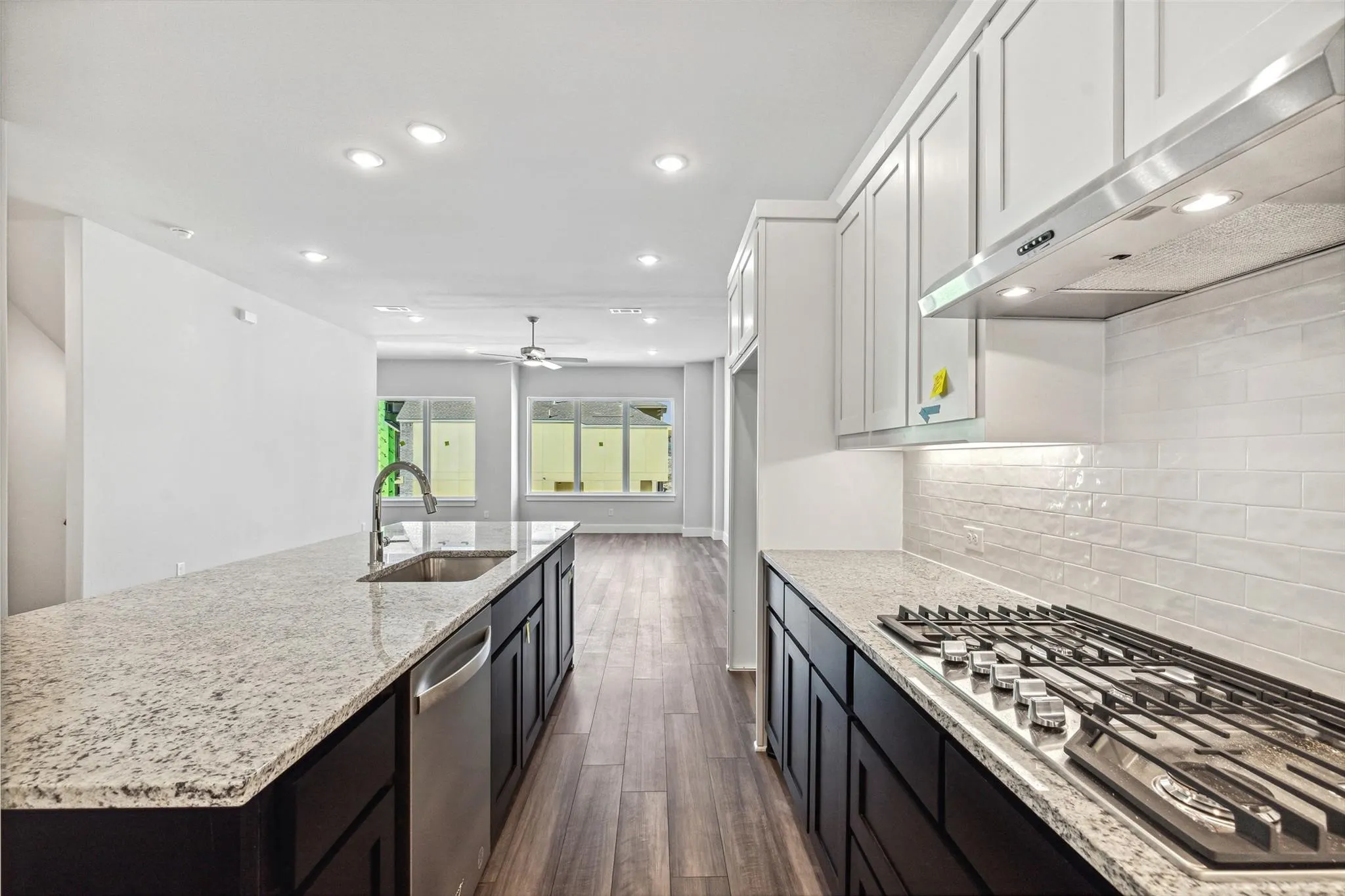 GRANITE COUNTERS AND STAINLESS APPLIANCES,   GAS COOKTOP AND OVENS