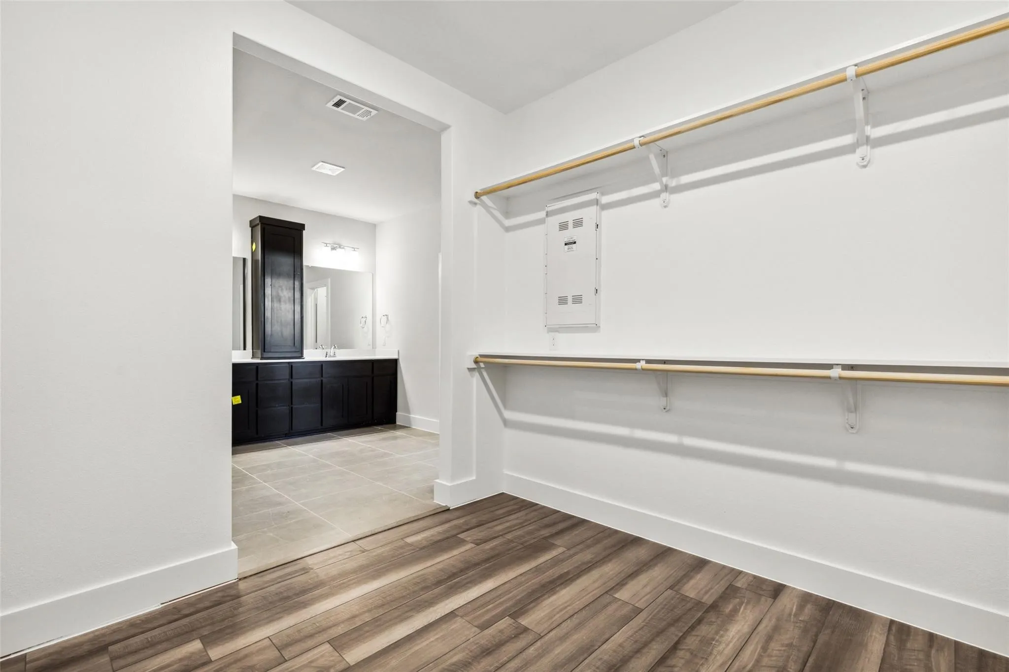 HUGE WALK IN CLOSET FOR THOSE WHO NEED LOTS OF SPACE
