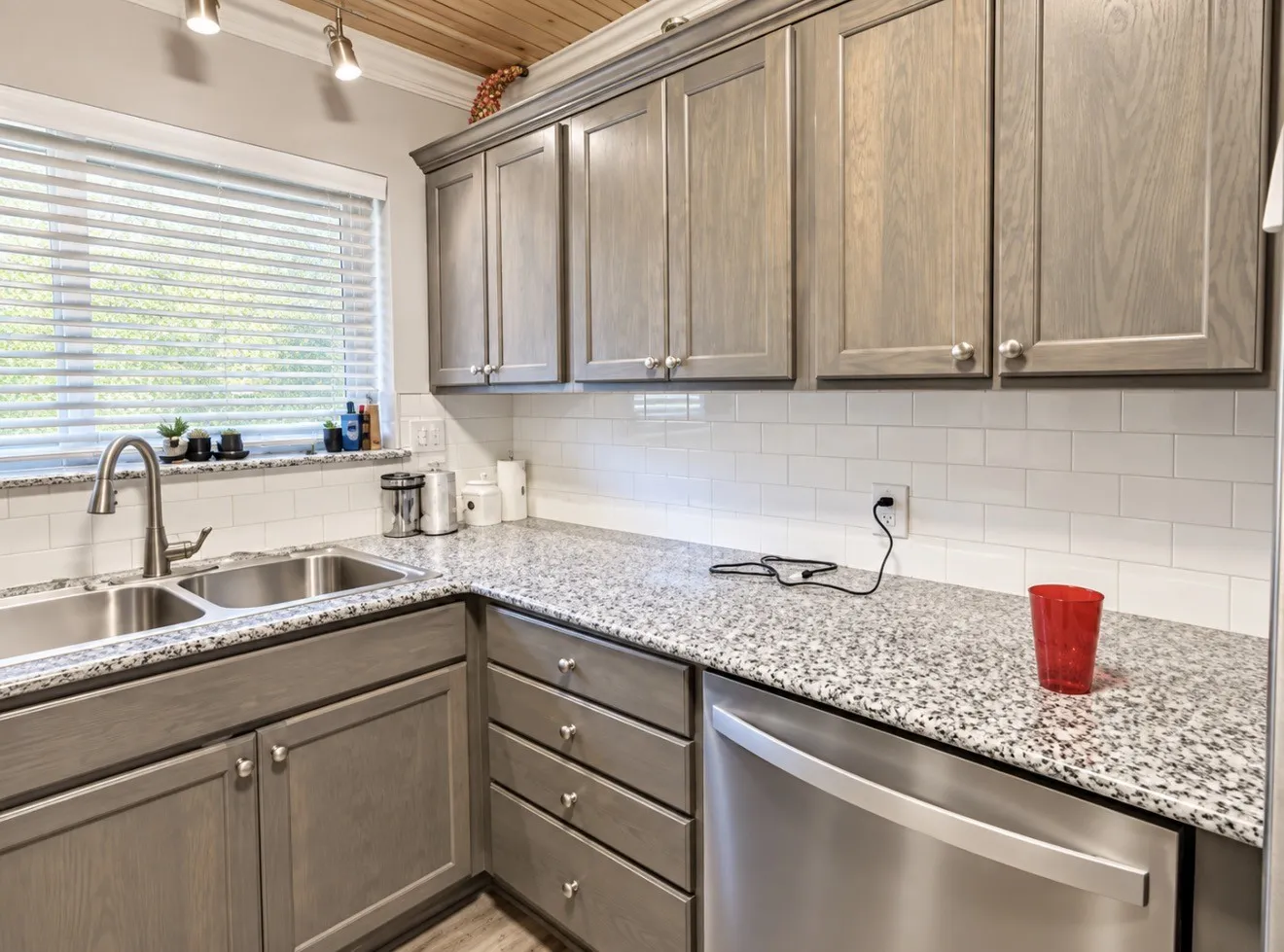 Single Family Residence For Sale in Bowie County , 1002 Champion Street, Texarkana, Texas 75501, 4 Bedroom, 2 Bathroom, 1 Garage spaces, 1,545 Sqft, built in 1975, mls#21297751, Real Estate Agent in Texarkana, Homes For Sale in Bowie county, Homes For Sale in Texarkana, Realtor in Texarkana Texas, Real Estate Brokerage Independent Realty Texas, Luminita Cordes Realtor