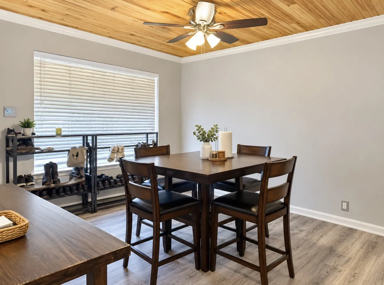 Single Family Residence For Sale in Bowie County , 1002 Champion Street, Texarkana, Texas 75501, 4 Bedroom, 2 Bathroom, 1 Garage spaces, 1,545 Sqft, built in 1975, mls#21297751, Real Estate Agent in Texarkana, Homes For Sale in Bowie county, Homes For Sale in Texarkana, Realtor in Texarkana Texas, Real Estate Brokerage Independent Realty Texas, Luminita Cordes Realtor