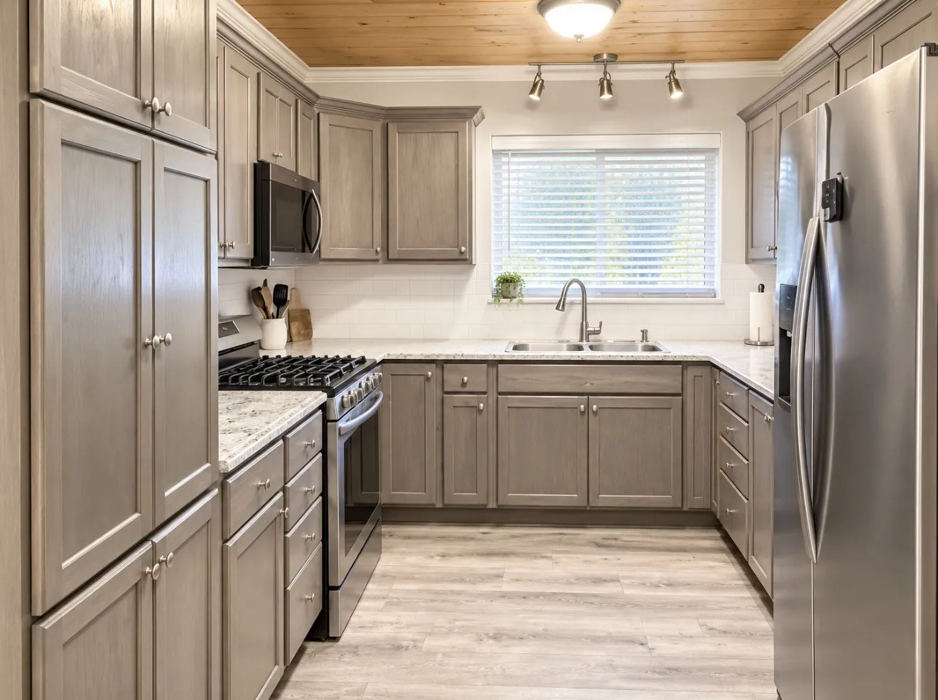 Single Family Residence For Sale in Bowie County , 1002 Champion Street, Texarkana, Texas 75501, 4 Bedroom, 2 Bathroom, 1 Garage spaces, 1,545 Sqft, built in 1975, mls#21297751, Real Estate Agent in Texarkana, Homes For Sale in Bowie county, Homes For Sale in Texarkana, Realtor in Texarkana Texas, Real Estate Brokerage Independent Realty Texas, Luminita Cordes Realtor