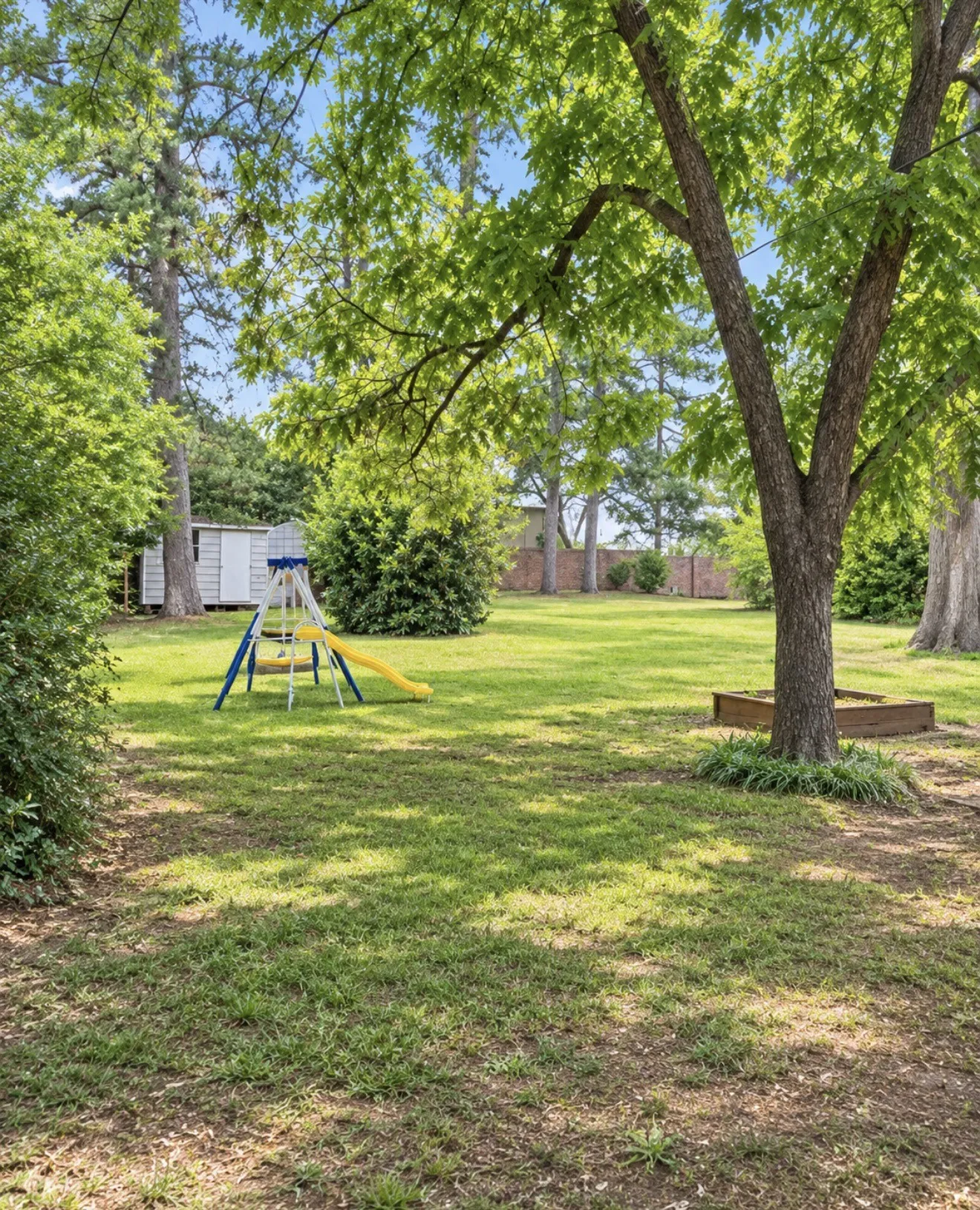 Single Family Residence For Sale in Bowie County , 1002 Champion Street, Texarkana, Texas 75501, 4 Bedroom, 2 Bathroom, 1 Garage spaces, 1,545 Sqft, built in 1975, mls#21297751, Real Estate Agent in Texarkana, Homes For Sale in Bowie county, Homes For Sale in Texarkana, Realtor in Texarkana Texas, Real Estate Brokerage Independent Realty Texas, Luminita Cordes Realtor