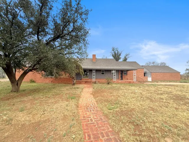Single Family Residence For Sale in Dawson County , 1001 N 3rd Street, Lamesa, Texas 79331, 4 Bedroom, 2 Bathroom, 2 Garage spaces, 3,121 Sqft, built in 1936, mls#21297745, Real Estate Agent in Lamesa, Homes For Sale in Dawson county, Homes For Sale in Lamesa, Realtor in Lamesa Texas, Real Estate Brokerage Independent Realty Texas, Luminita Cordes Realtor