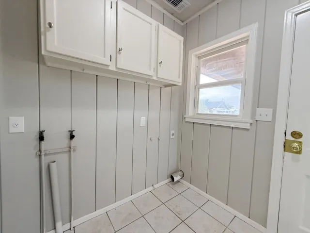 Single Family Residence For Sale in Dawson County , 1001 N 3rd Street, Lamesa, Texas 79331, 4 Bedroom, 2 Bathroom, 2 Garage spaces, 3,121 Sqft, built in 1936, mls#21297745, Real Estate Agent in Lamesa, Homes For Sale in Dawson county, Homes For Sale in Lamesa, Realtor in Lamesa Texas, Real Estate Brokerage Independent Realty Texas, Luminita Cordes Realtor