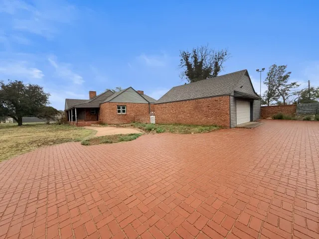 Single Family Residence For Sale in Dawson County , 1001 N 3rd Street, Lamesa, Texas 79331, 4 Bedroom, 2 Bathroom, 2 Garage spaces, 3,121 Sqft, built in 1936, mls#21297745, Real Estate Agent in Lamesa, Homes For Sale in Dawson county, Homes For Sale in Lamesa, Realtor in Lamesa Texas, Real Estate Brokerage Independent Realty Texas, Luminita Cordes Realtor