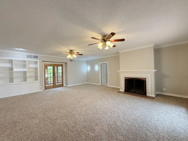 Single Family Residence For Sale in Dawson County , 1001 N 3rd Street, Lamesa, Texas 79331, 4 Bedroom, 2 Bathroom, 2 Garage spaces, 3,121 Sqft, built in 1936, mls#21297745, Real Estate Agent in Lamesa, Homes For Sale in Dawson county, Homes For Sale in Lamesa, Realtor in Lamesa Texas, Real Estate Brokerage Independent Realty Texas, Luminita Cordes Realtor