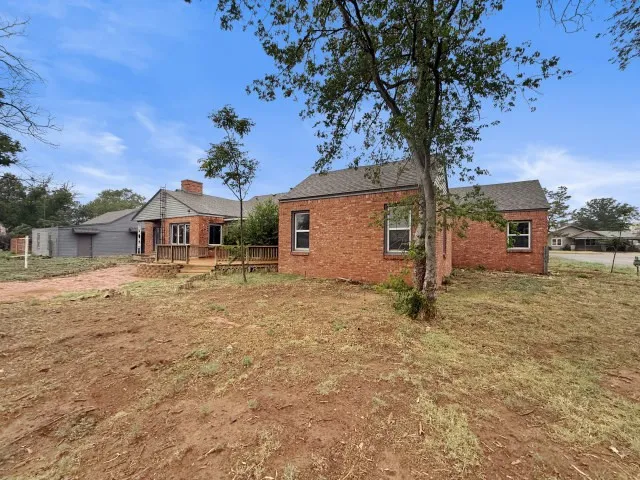 Single Family Residence For Sale in Dawson County , 1001 N 3rd Street, Lamesa, Texas 79331, 4 Bedroom, 2 Bathroom, 2 Garage spaces, 3,121 Sqft, built in 1936, mls#21297745, Real Estate Agent in Lamesa, Homes For Sale in Dawson county, Homes For Sale in Lamesa, Realtor in Lamesa Texas, Real Estate Brokerage Independent Realty Texas, Luminita Cordes Realtor
