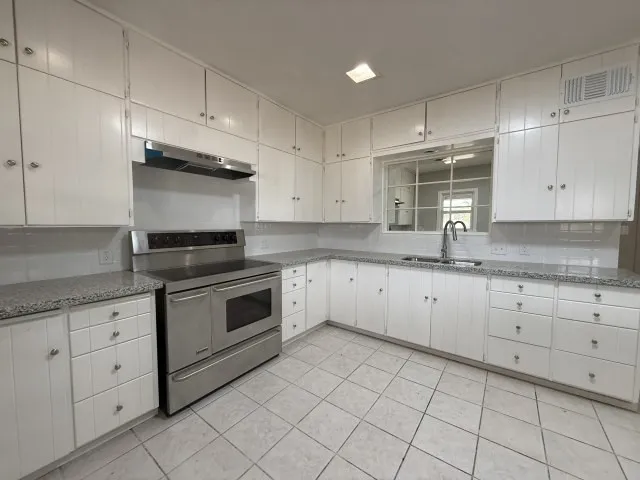 Single Family Residence For Sale in Dawson County , 1001 N 3rd Street, Lamesa, Texas 79331, 4 Bedroom, 2 Bathroom, 2 Garage spaces, 3,121 Sqft, built in 1936, mls#21297745, Real Estate Agent in Lamesa, Homes For Sale in Dawson county, Homes For Sale in Lamesa, Realtor in Lamesa Texas, Real Estate Brokerage Independent Realty Texas, Luminita Cordes Realtor