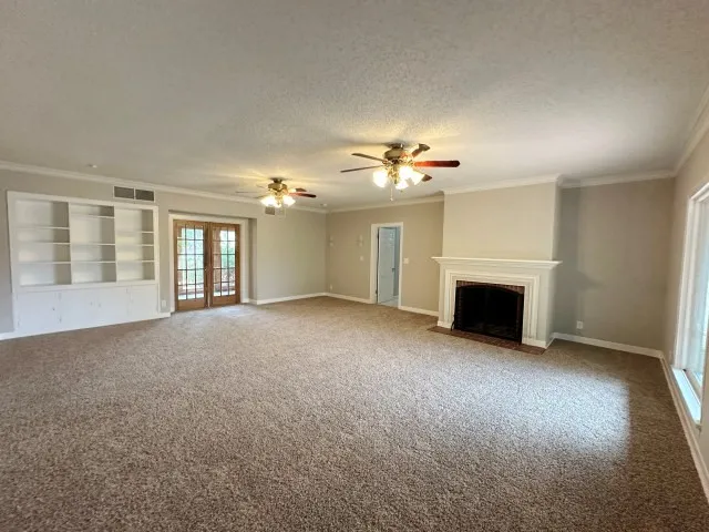 Single Family Residence For Sale in Dawson County , 1001 N 3rd Street, Lamesa, Texas 79331, 4 Bedroom, 2 Bathroom, 2 Garage spaces, 3,121 Sqft, built in 1936, mls#21297745, Real Estate Agent in Lamesa, Homes For Sale in Dawson county, Homes For Sale in Lamesa, Realtor in Lamesa Texas, Real Estate Brokerage Independent Realty Texas, Luminita Cordes Realtor