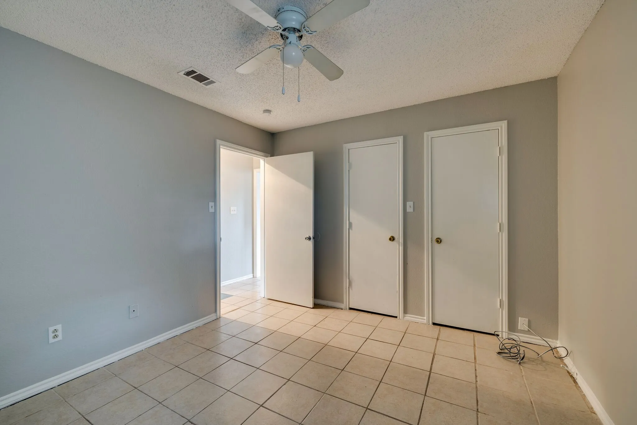 Single Family Residence For Rent in Tarrant County , 3422 Heritage Lane, Forest Hill, Texas 76140, 3 Bedroom, 2 Bathroom, Garage spaces, 1,300 Sqft, built in 1986, mls#21297549, Real Estate Agent in Forest Hill, Homes For Rent in Tarrant county, Homes For Rent in Forest Hill, Realtor in Forest Hill Texas, Real Estate Brokerage Independent Realty Texas, Luminita Cordes Realtor