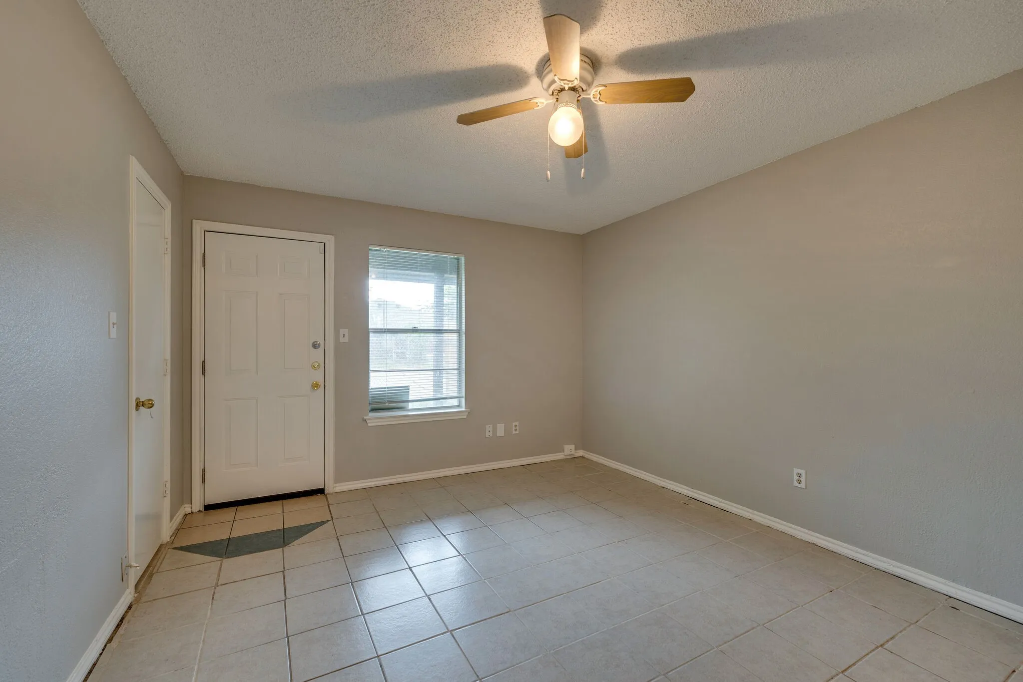 Single Family Residence For Rent in Tarrant County , 3422 Heritage Lane, Forest Hill, Texas 76140, 3 Bedroom, 2 Bathroom, Garage spaces, 1,300 Sqft, built in 1986, mls#21297549, Real Estate Agent in Forest Hill, Homes For Rent in Tarrant county, Homes For Rent in Forest Hill, Realtor in Forest Hill Texas, Real Estate Brokerage Independent Realty Texas, Luminita Cordes Realtor