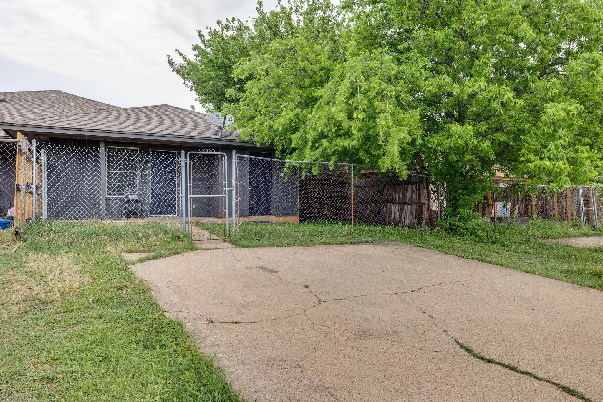 Single Family Residence For Rent in Tarrant County , 3422 Heritage Lane, Forest Hill, Texas 76140, 3 Bedroom, 2 Bathroom, Garage spaces, 1,300 Sqft, built in 1986, mls#21297549, Real Estate Agent in Forest Hill, Homes For Rent in Tarrant county, Homes For Rent in Forest Hill, Realtor in Forest Hill Texas, Real Estate Brokerage Independent Realty Texas, Luminita Cordes Realtor