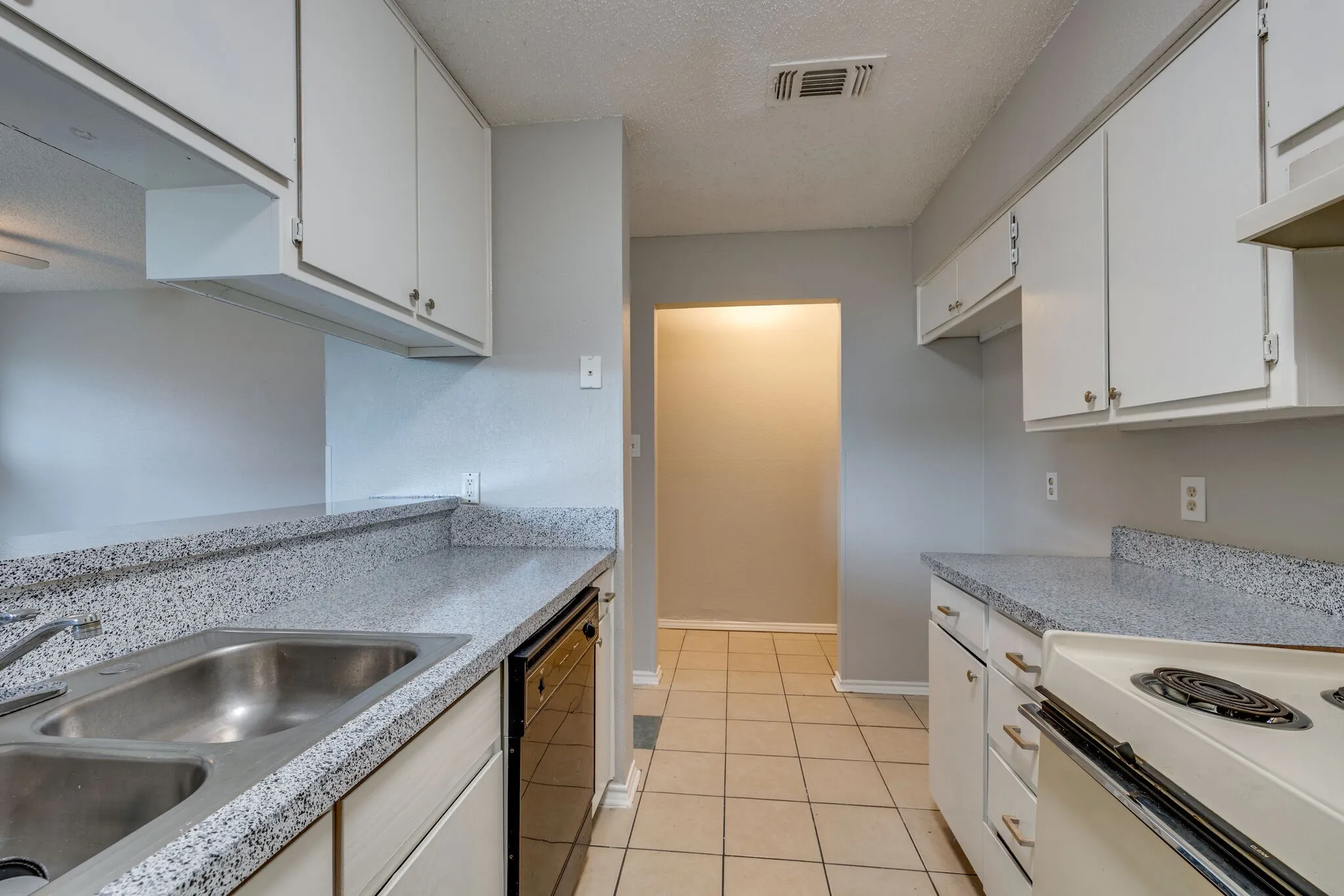 Single Family Residence For Rent in Tarrant County , 3422 Heritage Lane, Forest Hill, Texas 76140, 3 Bedroom, 2 Bathroom, Garage spaces, 1,300 Sqft, built in 1986, mls#21297549, Real Estate Agent in Forest Hill, Homes For Rent in Tarrant county, Homes For Rent in Forest Hill, Realtor in Forest Hill Texas, Real Estate Brokerage Independent Realty Texas, Luminita Cordes Realtor