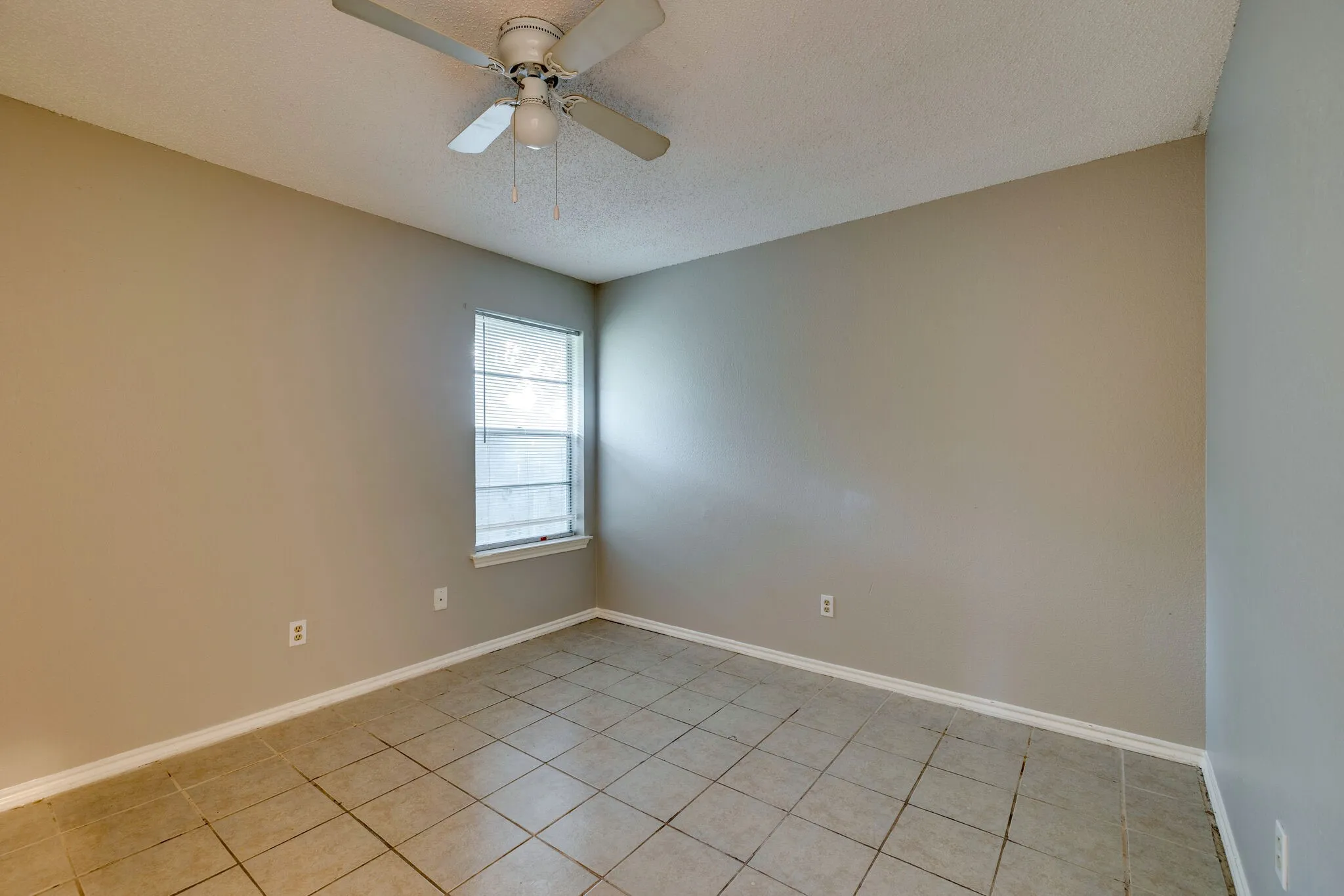 Single Family Residence For Rent in Tarrant County , 3422 Heritage Lane, Forest Hill, Texas 76140, 3 Bedroom, 2 Bathroom, Garage spaces, 1,300 Sqft, built in 1986, mls#21297549, Real Estate Agent in Forest Hill, Homes For Rent in Tarrant county, Homes For Rent in Forest Hill, Realtor in Forest Hill Texas, Real Estate Brokerage Independent Realty Texas, Luminita Cordes Realtor