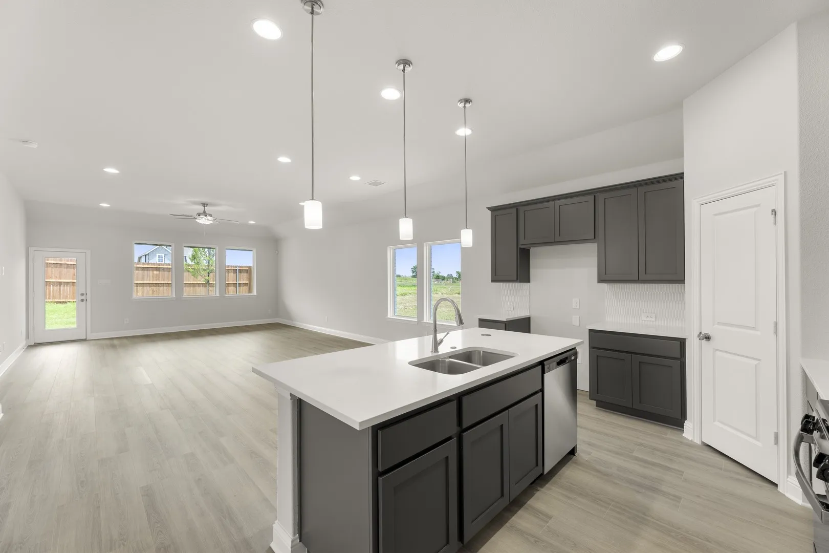 15. 1821 Gleasondale - Kitchen (4)