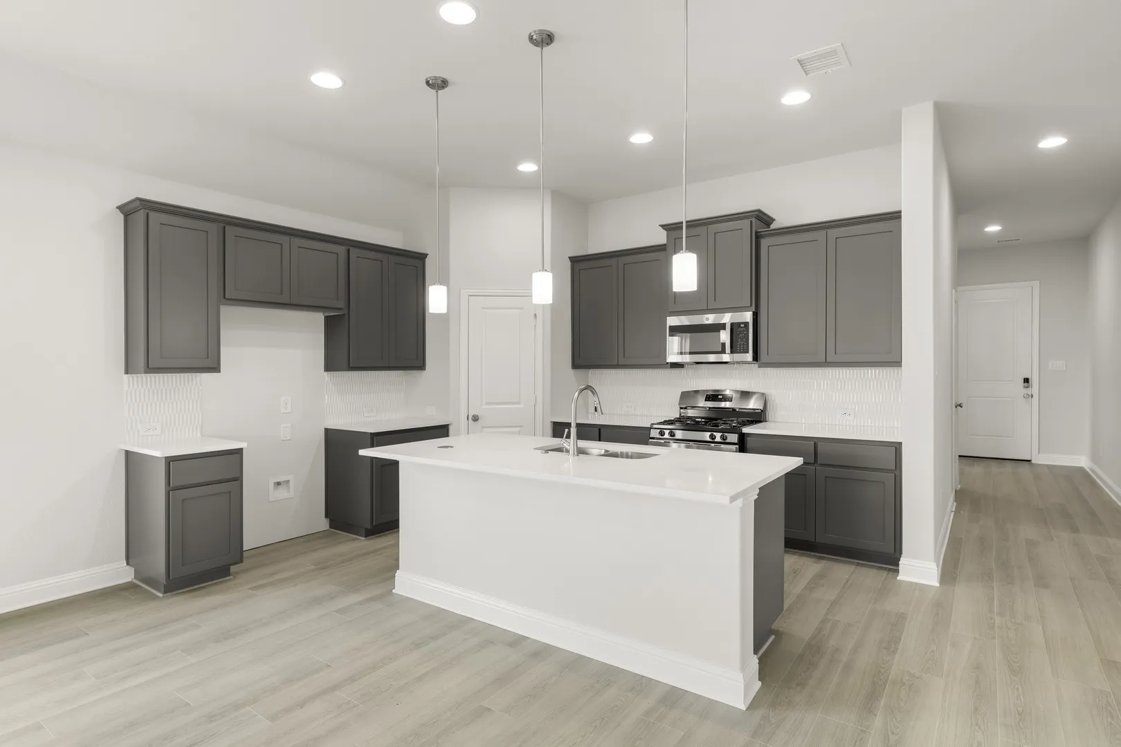 13. 1821 Gleasondale - Kitchen (2)