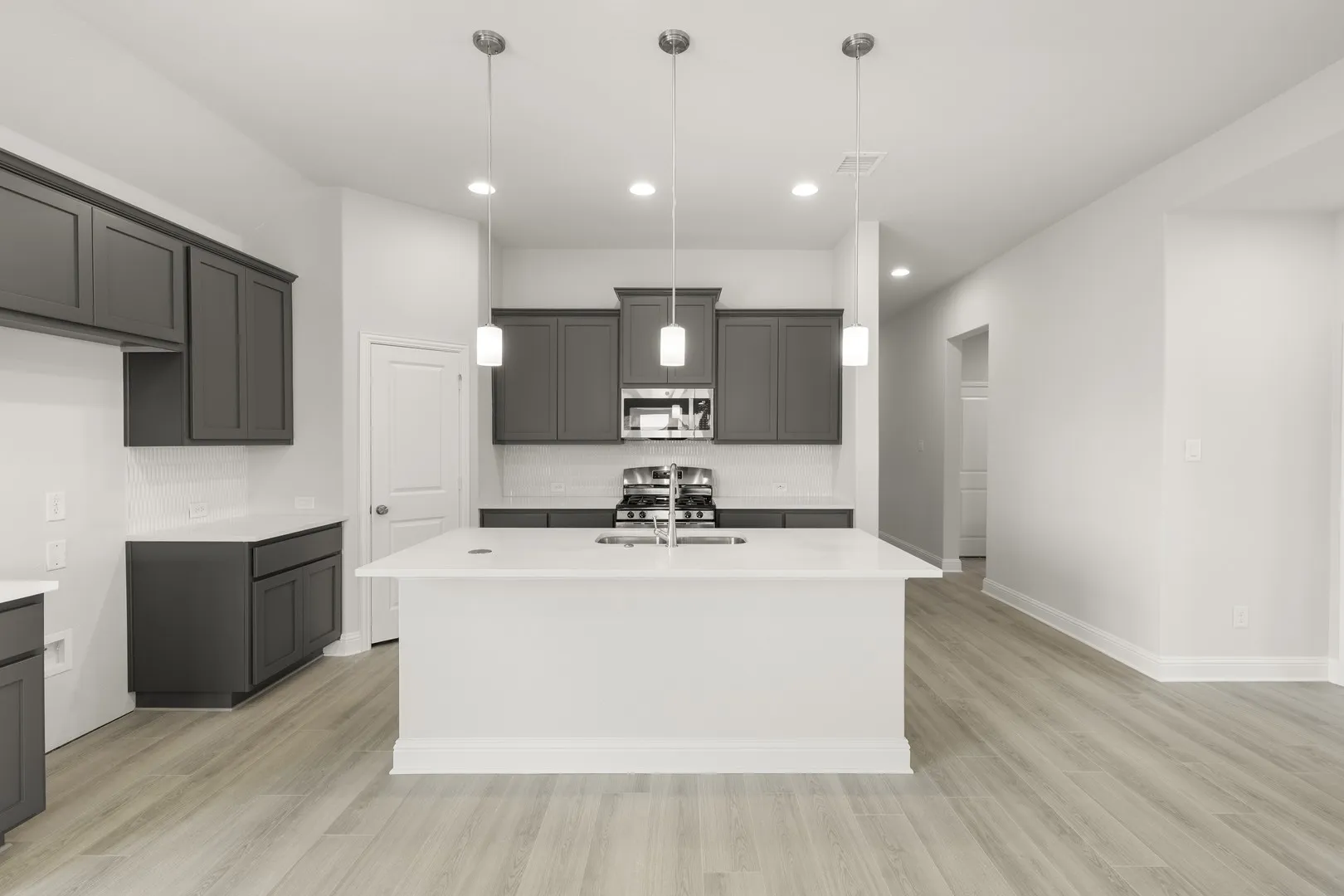 12. 1821 Gleasondale - Kitchen