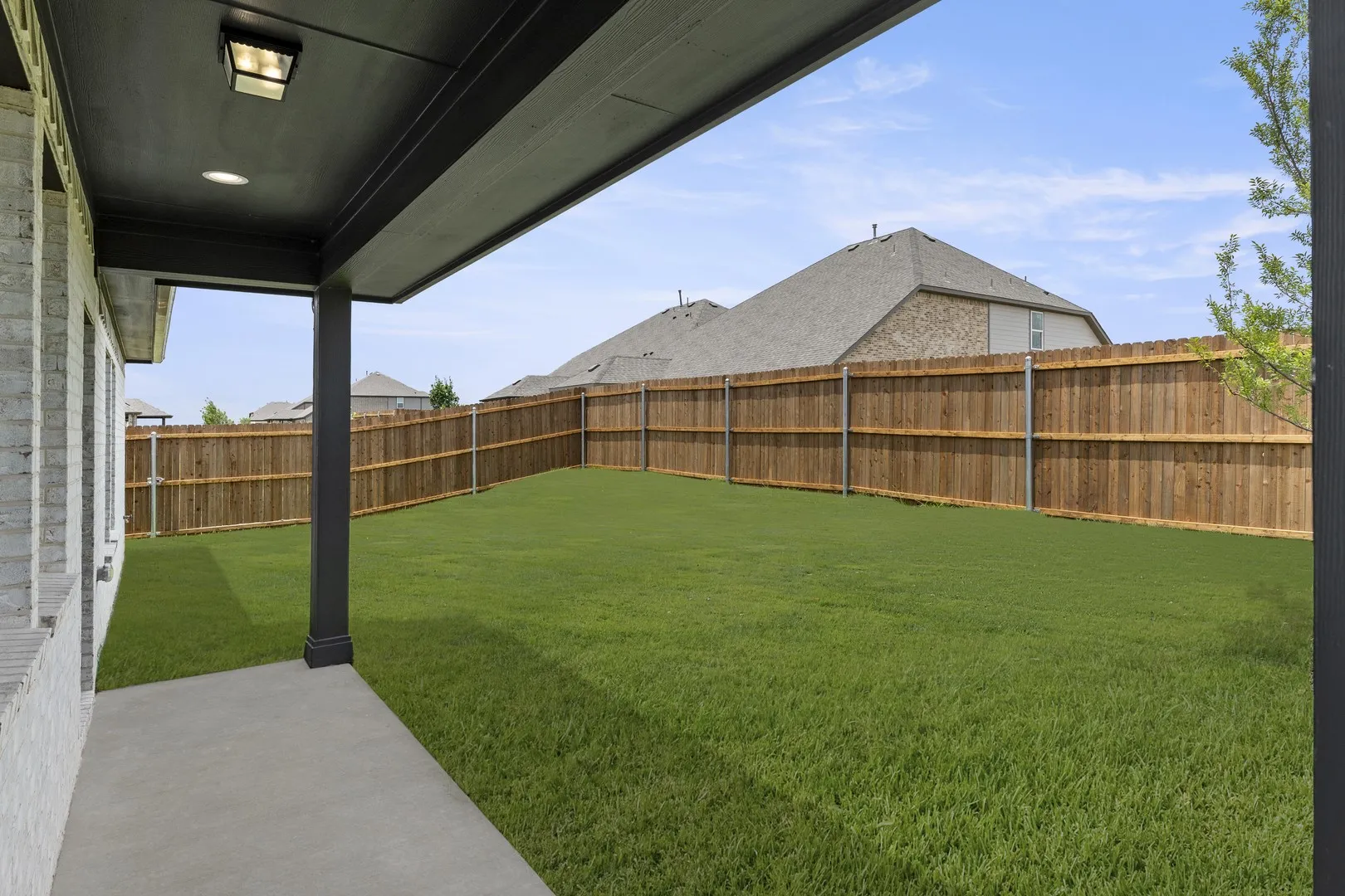 26. 1821 Gleasondale - Patio