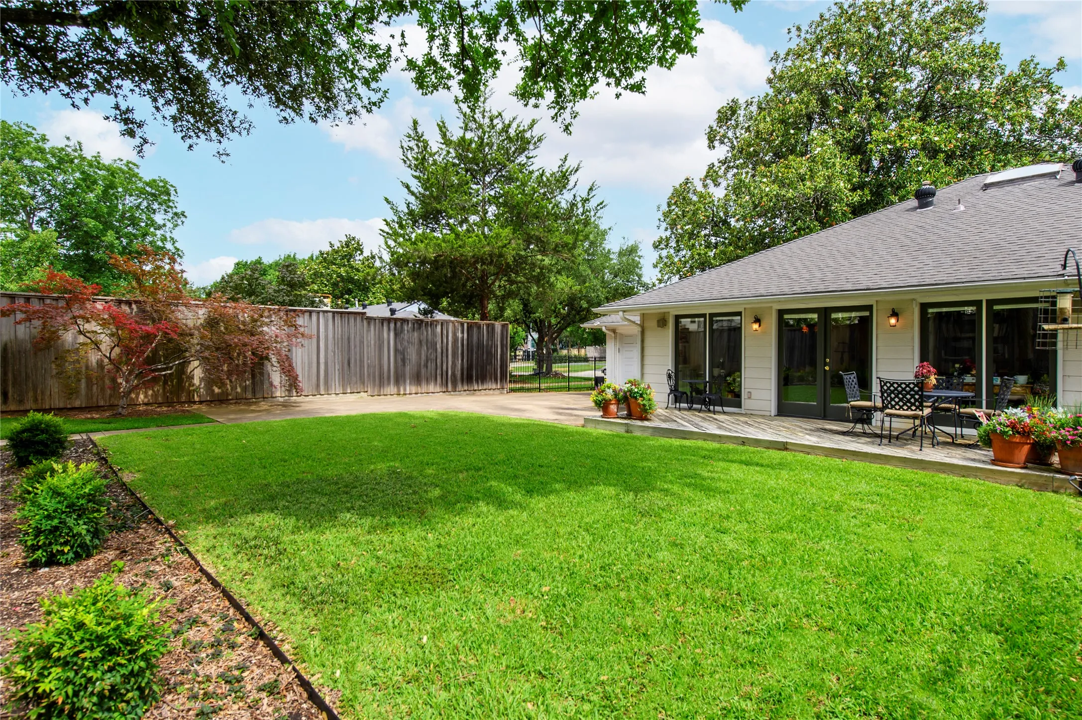Single Family Residence For Sale in Dallas County , 6016 Del Norte Lane, Dallas, Texas 75225, 2 Bedroom, 2 Bathroom, 2 Garage spaces, 1,884 Sqft, built in 1950, mls#21295928, Real Estate Agent in Dallas, Homes For Sale in Dallas county, Homes For Sale in Dallas, Realtor in Dallas Texas, Real Estate Brokerage Independent Realty Texas, Luminita Cordes Realtor
