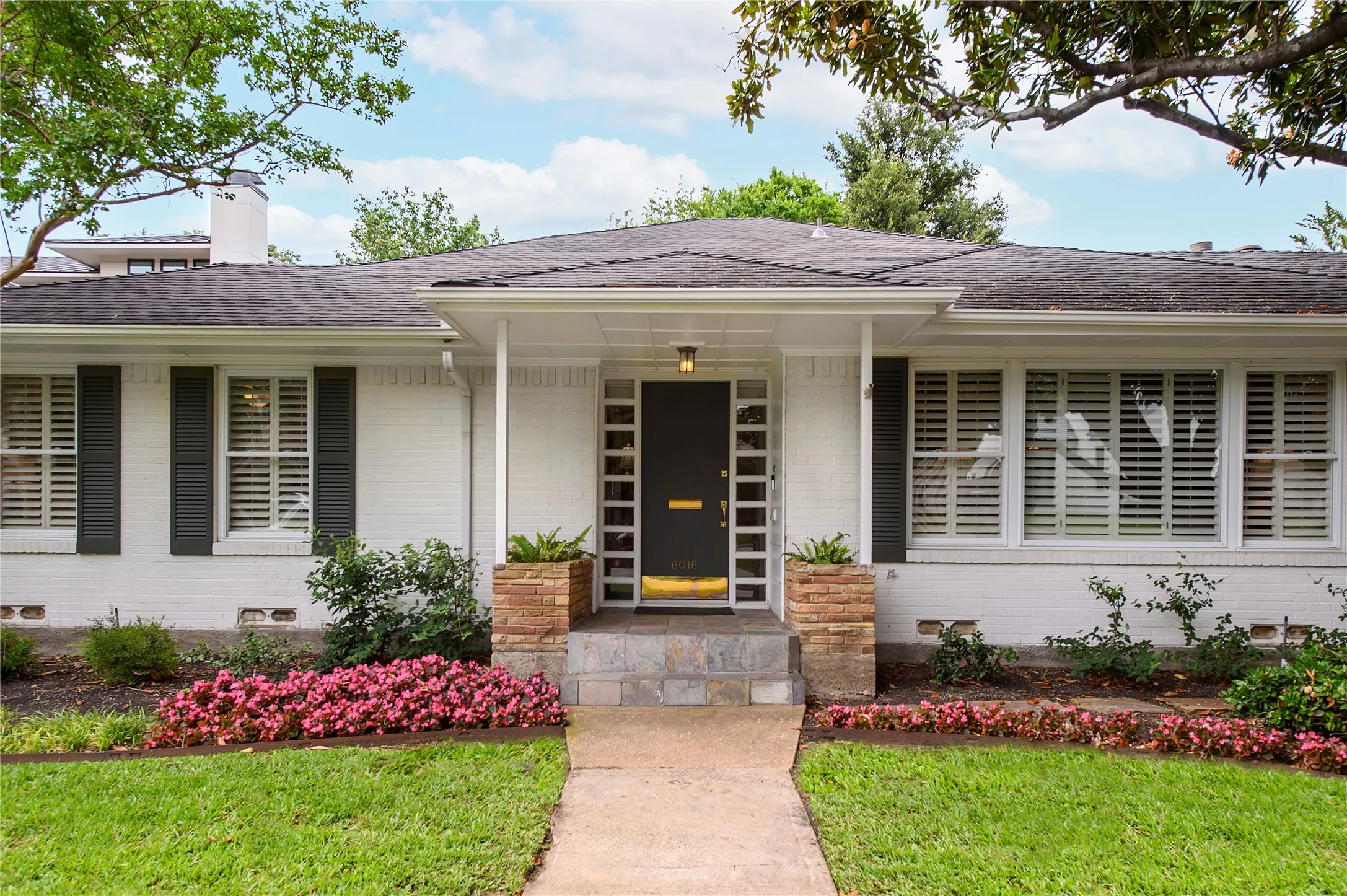Single Family Residence For Sale in Dallas County , 6016 Del Norte Lane, Dallas, Texas 75225, 2 Bedroom, 2 Bathroom, 2 Garage spaces, 1,884 Sqft, built in 1950, mls#21295928, Real Estate Agent in Dallas, Homes For Sale in Dallas county, Homes For Sale in Dallas, Realtor in Dallas Texas, Real Estate Brokerage Independent Realty Texas, Luminita Cordes Realtor