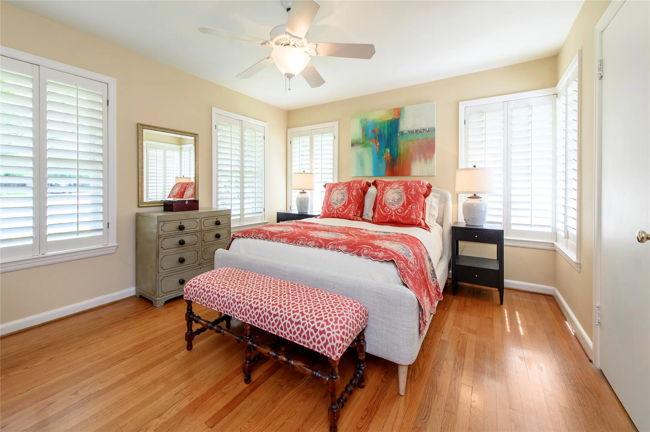 Single Family Residence For Sale in Dallas County , 6016 Del Norte Lane, Dallas, Texas 75225, 2 Bedroom, 2 Bathroom, 2 Garage spaces, 1,884 Sqft, built in 1950, mls#21295928, Real Estate Agent in Dallas, Homes For Sale in Dallas county, Homes For Sale in Dallas, Realtor in Dallas Texas, Real Estate Brokerage Independent Realty Texas, Luminita Cordes Realtor