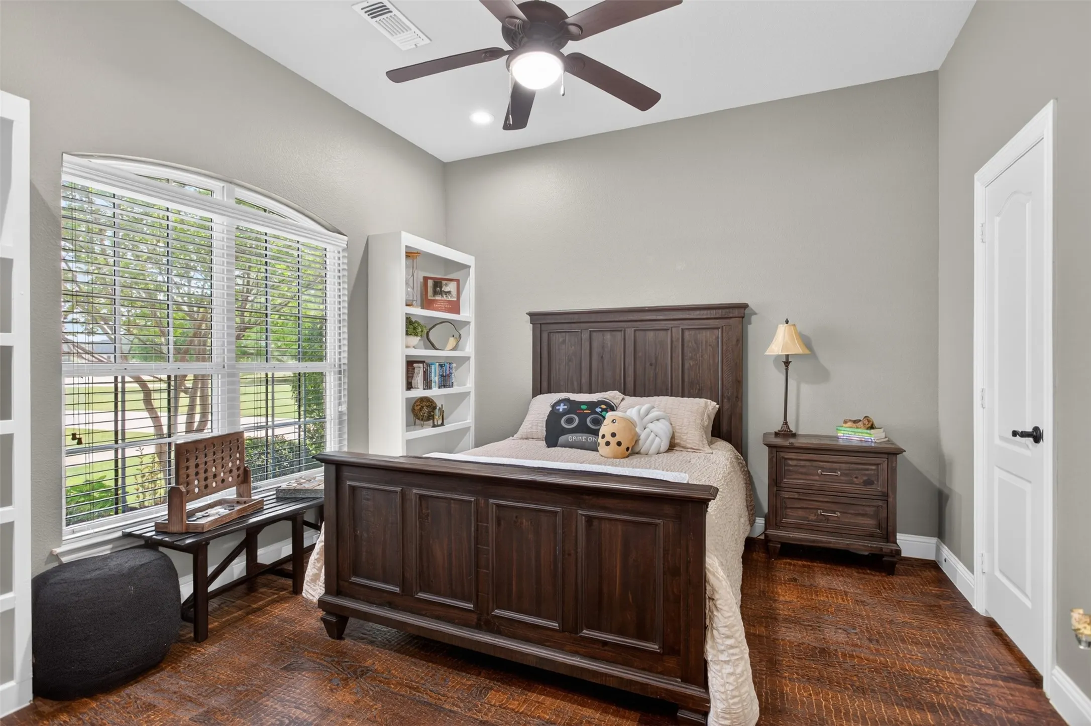 Single Family Residence For Sale in Collin County , 4408 Lake Breeze Drive, Mc Kinney, Texas 75071, 4 Bedroom, 4 Bathroom, 3 Garage spaces, 2,949 Sqft, built in 2013, mls#21296087, Real Estate Agent in Mc Kinney, Homes For Sale in Collin county, Homes For Sale in Mc Kinney, Realtor in Mc Kinney Texas, Real Estate Brokerage Independent Realty Texas, Luminita Cordes Realtor
