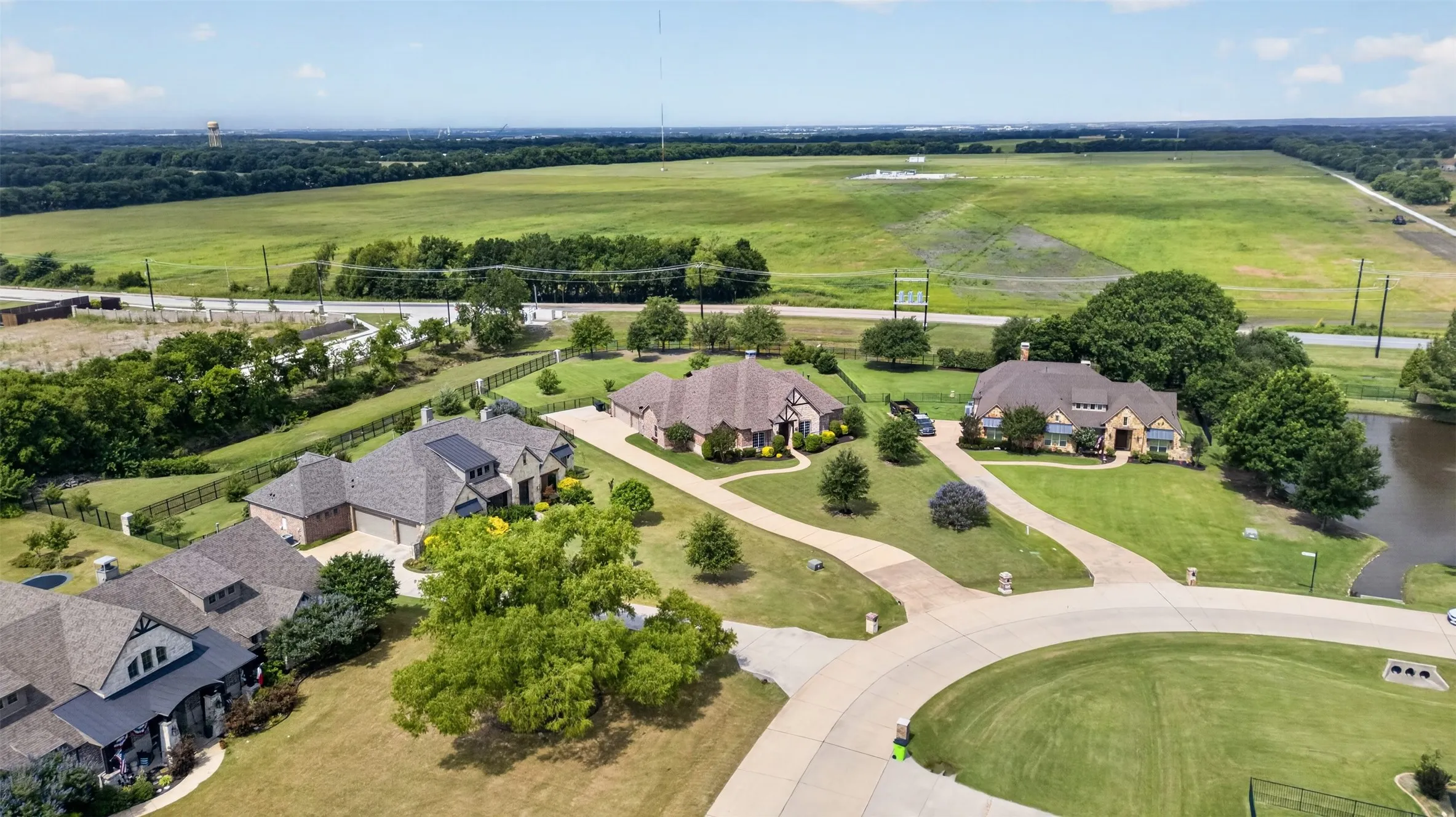 Single Family Residence For Sale in Collin County , 4408 Lake Breeze Drive, Mc Kinney, Texas 75071, 4 Bedroom, 4 Bathroom, 3 Garage spaces, 2,949 Sqft, built in 2013, mls#21296087, Real Estate Agent in Mc Kinney, Homes For Sale in Collin county, Homes For Sale in Mc Kinney, Realtor in Mc Kinney Texas, Real Estate Brokerage Independent Realty Texas, Luminita Cordes Realtor