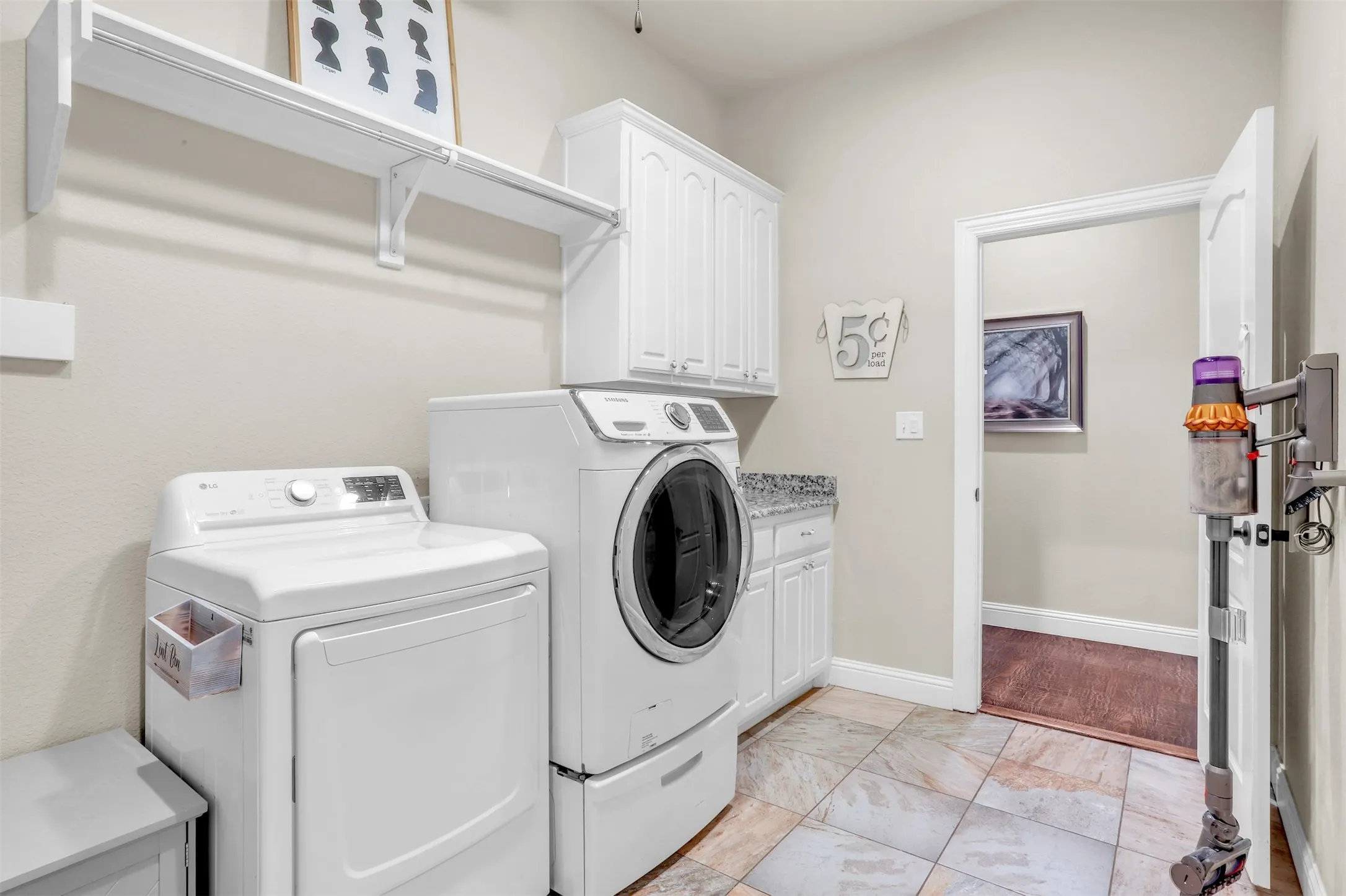 Single Family Residence For Sale in Collin County , 4408 Lake Breeze Drive, Mc Kinney, Texas 75071, 4 Bedroom, 4 Bathroom, 3 Garage spaces, 2,949 Sqft, built in 2013, mls#21296087, Real Estate Agent in Mc Kinney, Homes For Sale in Collin county, Homes For Sale in Mc Kinney, Realtor in Mc Kinney Texas, Real Estate Brokerage Independent Realty Texas, Luminita Cordes Realtor