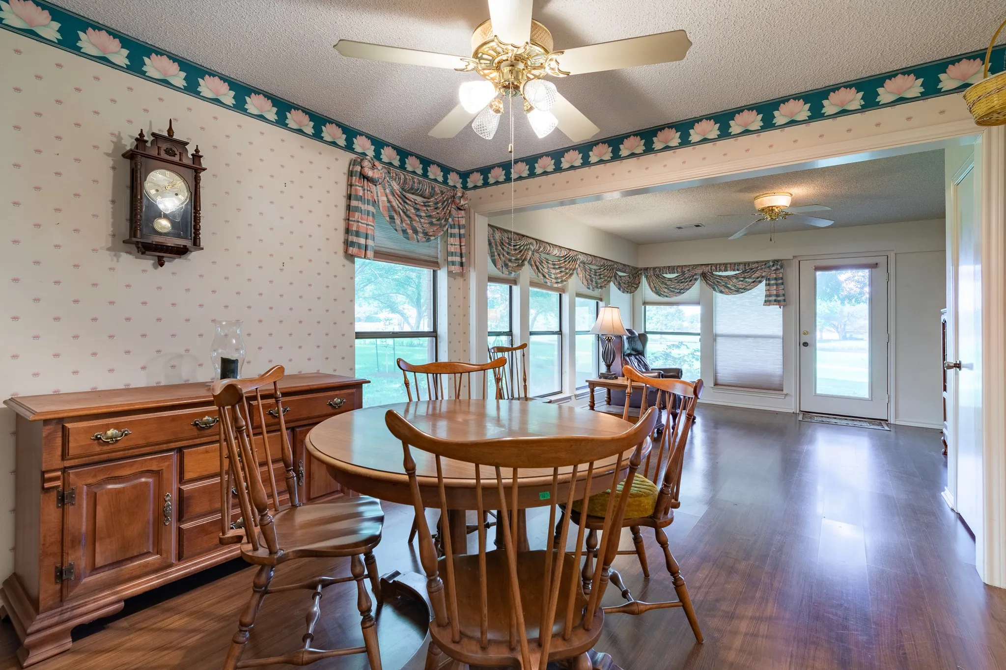 Single Family Residence For Sale in Tarrant County , 1525 Inverness Road, Mansfield, Texas 76063, 3 Bedrooms, 2 Bathrooms, 2 Garage spaces, 2,732 Sqft, built in 1979, Price $416,000, mls#21297497, Real Estate Agent in Mansfield, Homes For Sale in Tarrant county, Homes For Sale in Mansfield, Realtor in Mansfield Texas, Real Estate Brokerage Independent Realty Texas, Luminita Cordes Realtor