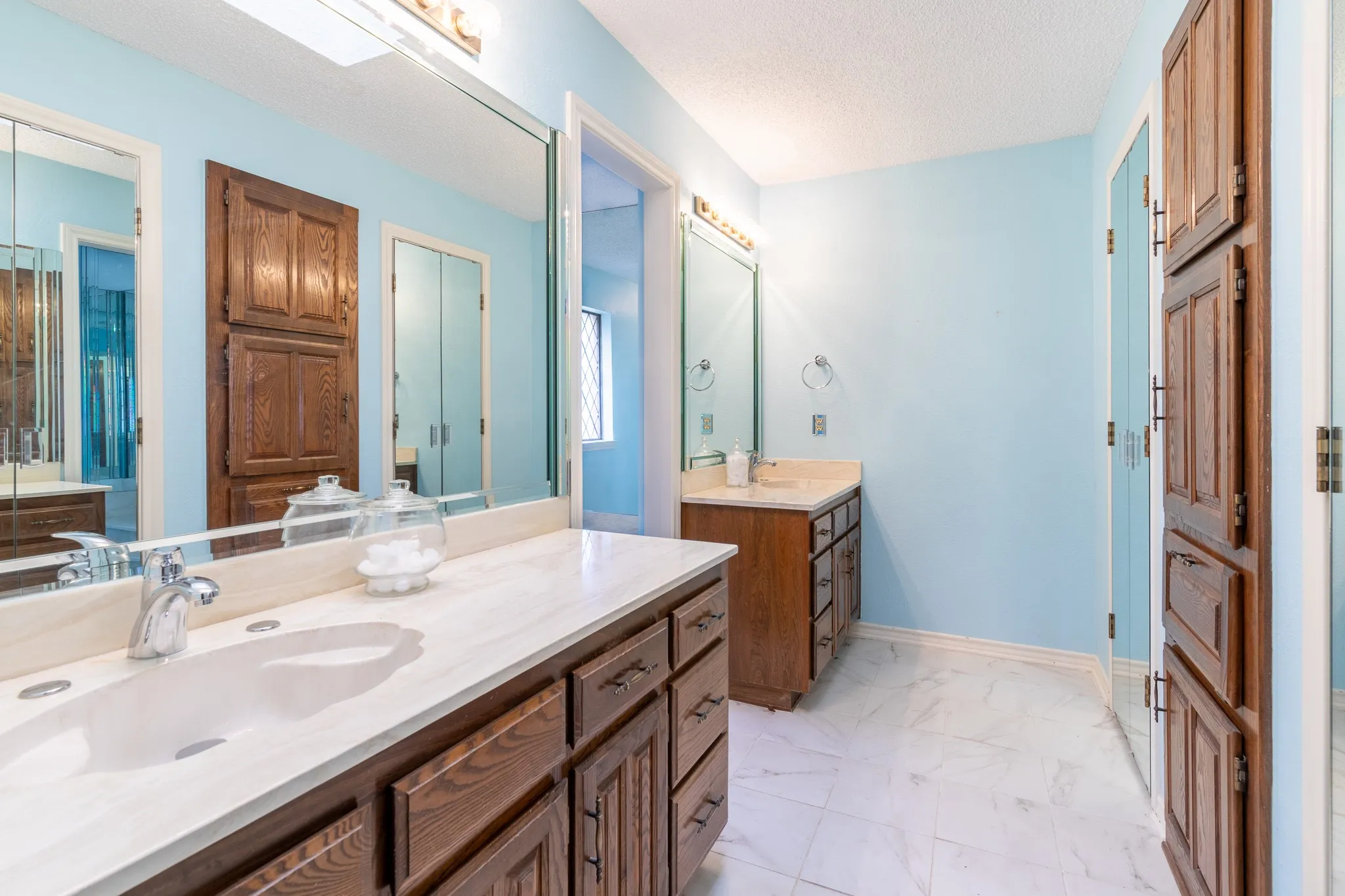 Single Family Residence For Sale in Tarrant County , 1525 Inverness Road, Mansfield, Texas 76063, 3 Bedrooms, 2 Bathrooms, 2 Garage spaces, 2,732 Sqft, built in 1979, Price $416,000, mls#21297497, Real Estate Agent in Mansfield, Homes For Sale in Tarrant county, Homes For Sale in Mansfield, Realtor in Mansfield Texas, Real Estate Brokerage Independent Realty Texas, Luminita Cordes Realtor