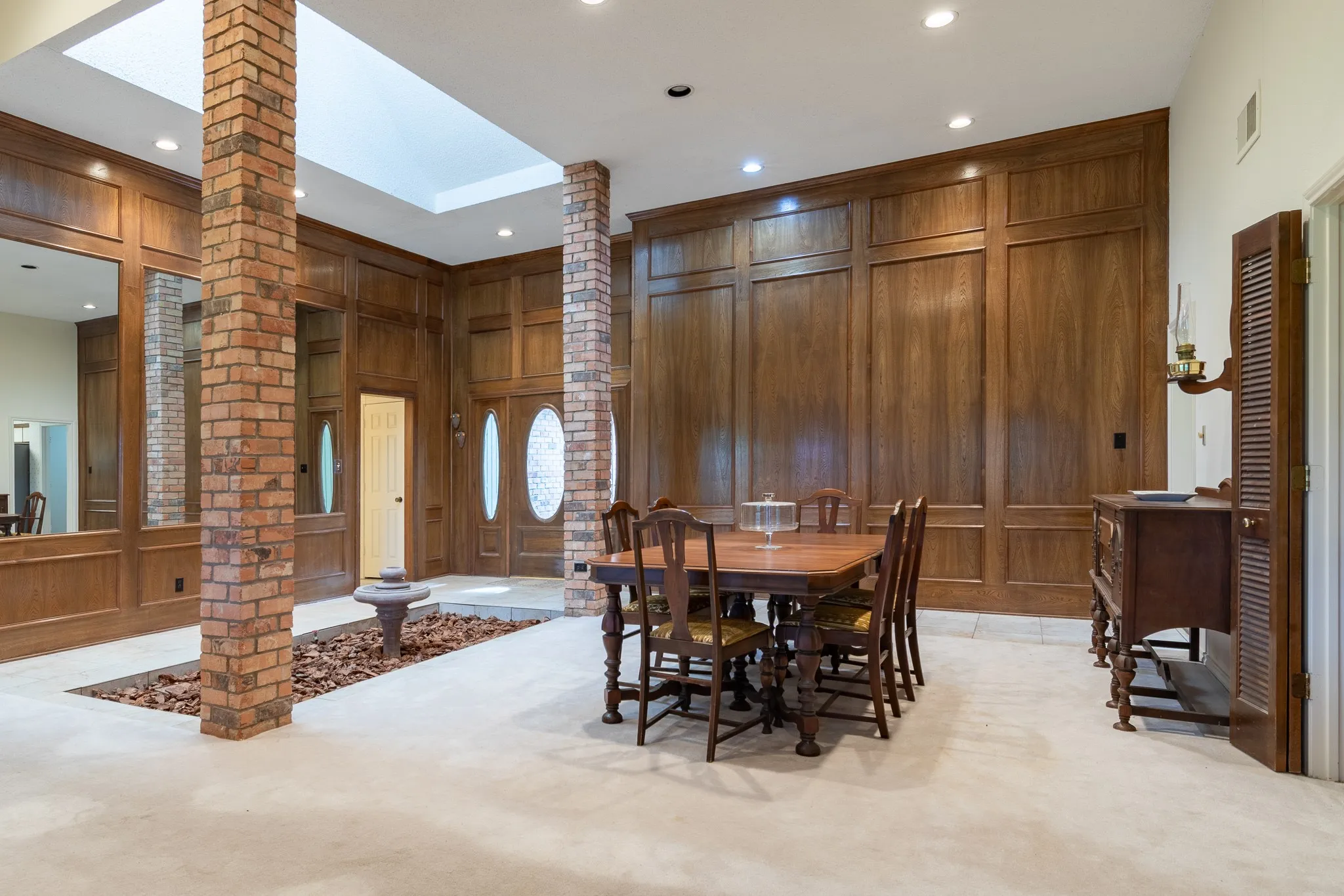 Single Family Residence For Sale in Tarrant County , 1525 Inverness Road, Mansfield, Texas 76063, 3 Bedrooms, 2 Bathrooms, 2 Garage spaces, 2,732 Sqft, built in 1979, Price $416,000, mls#21297497, Real Estate Agent in Mansfield, Homes For Sale in Tarrant county, Homes For Sale in Mansfield, Realtor in Mansfield Texas, Real Estate Brokerage Independent Realty Texas, Luminita Cordes Realtor