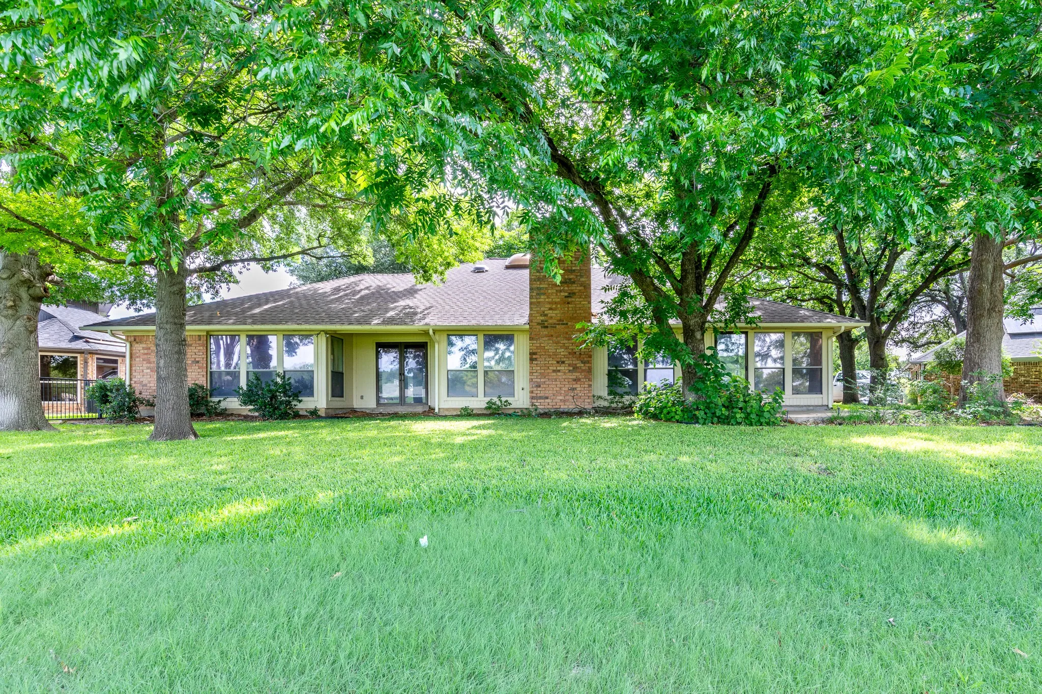 Single Family Residence For Sale in Tarrant County , 1525 Inverness Road, Mansfield, Texas 76063, 3 Bedrooms, 2 Bathrooms, 2 Garage spaces, 2,732 Sqft, built in 1979, Price $416,000, mls#21297497, Real Estate Agent in Mansfield, Homes For Sale in Tarrant county, Homes For Sale in Mansfield, Realtor in Mansfield Texas, Real Estate Brokerage Independent Realty Texas, Luminita Cordes Realtor